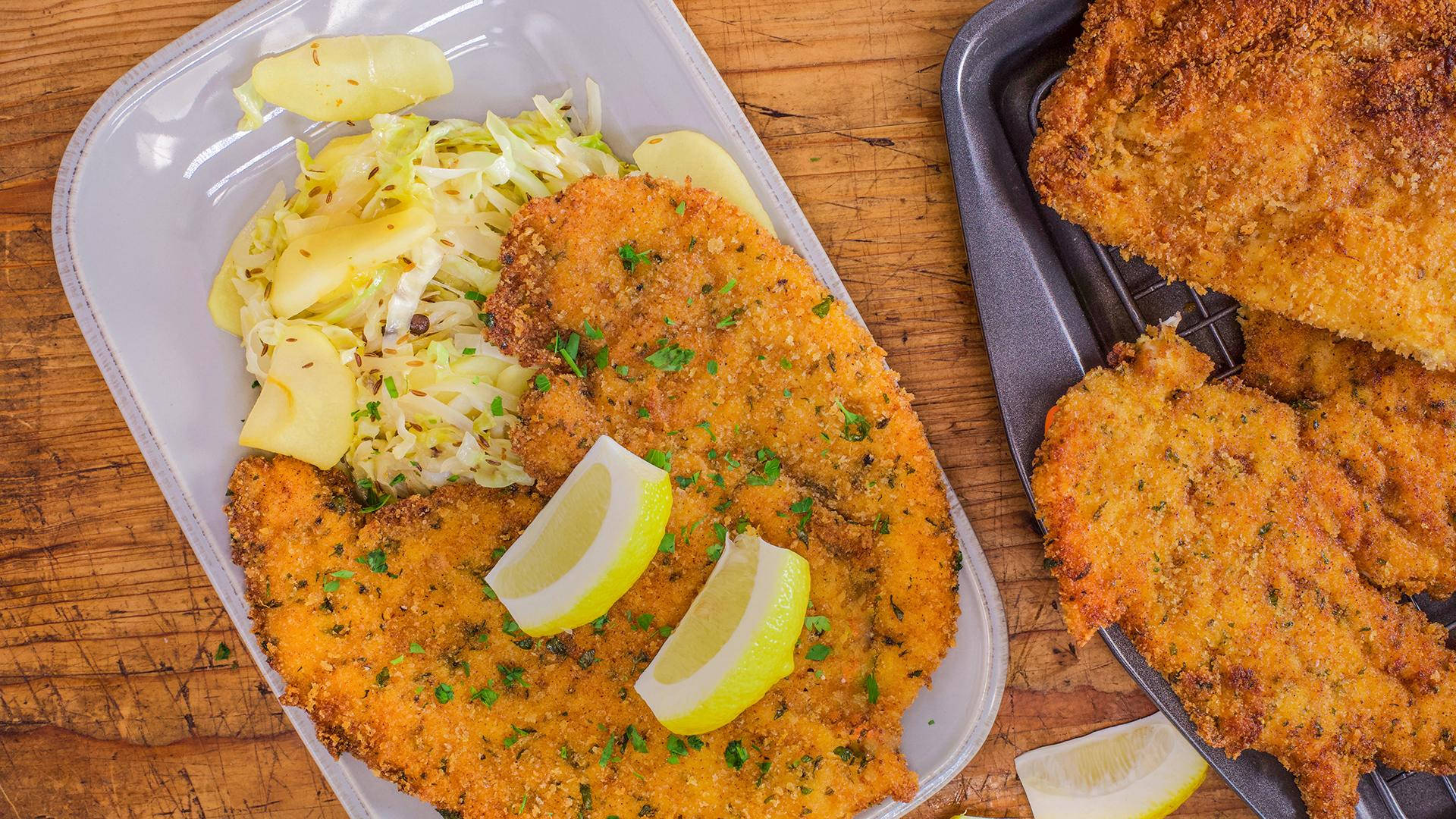 Wiener Schnitzel, golden-brown, lemon wedges, Full HD Desktop Wallpaper