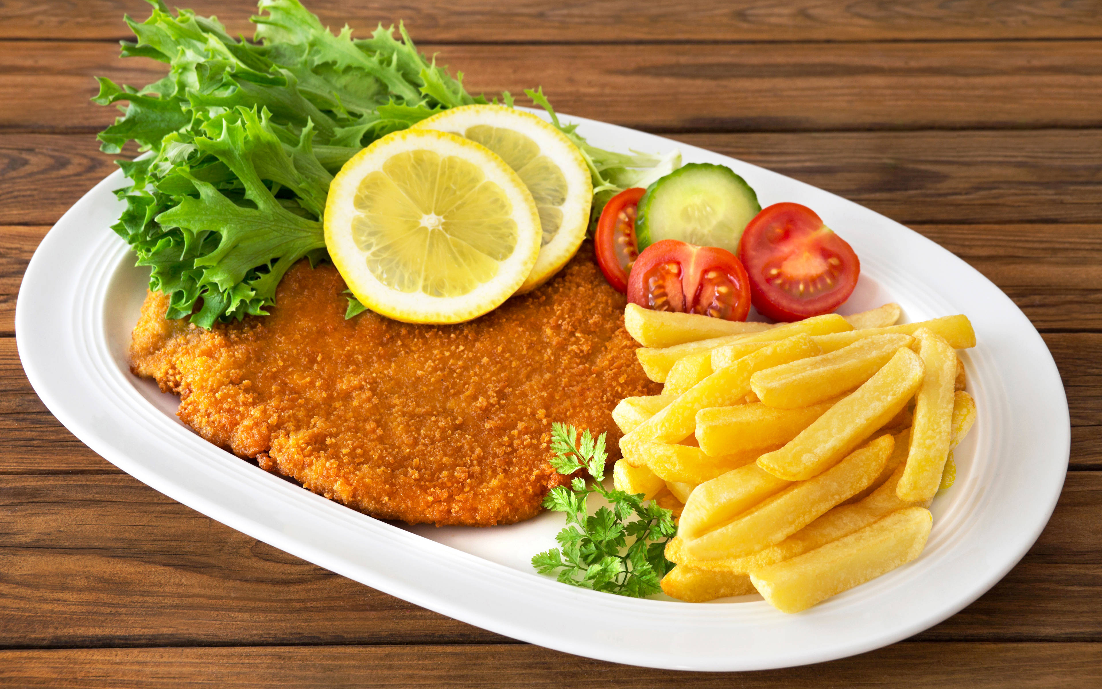Wiener Schnitzel, golden breaded schnitzel, fries, 4K Desktop Wallpaper