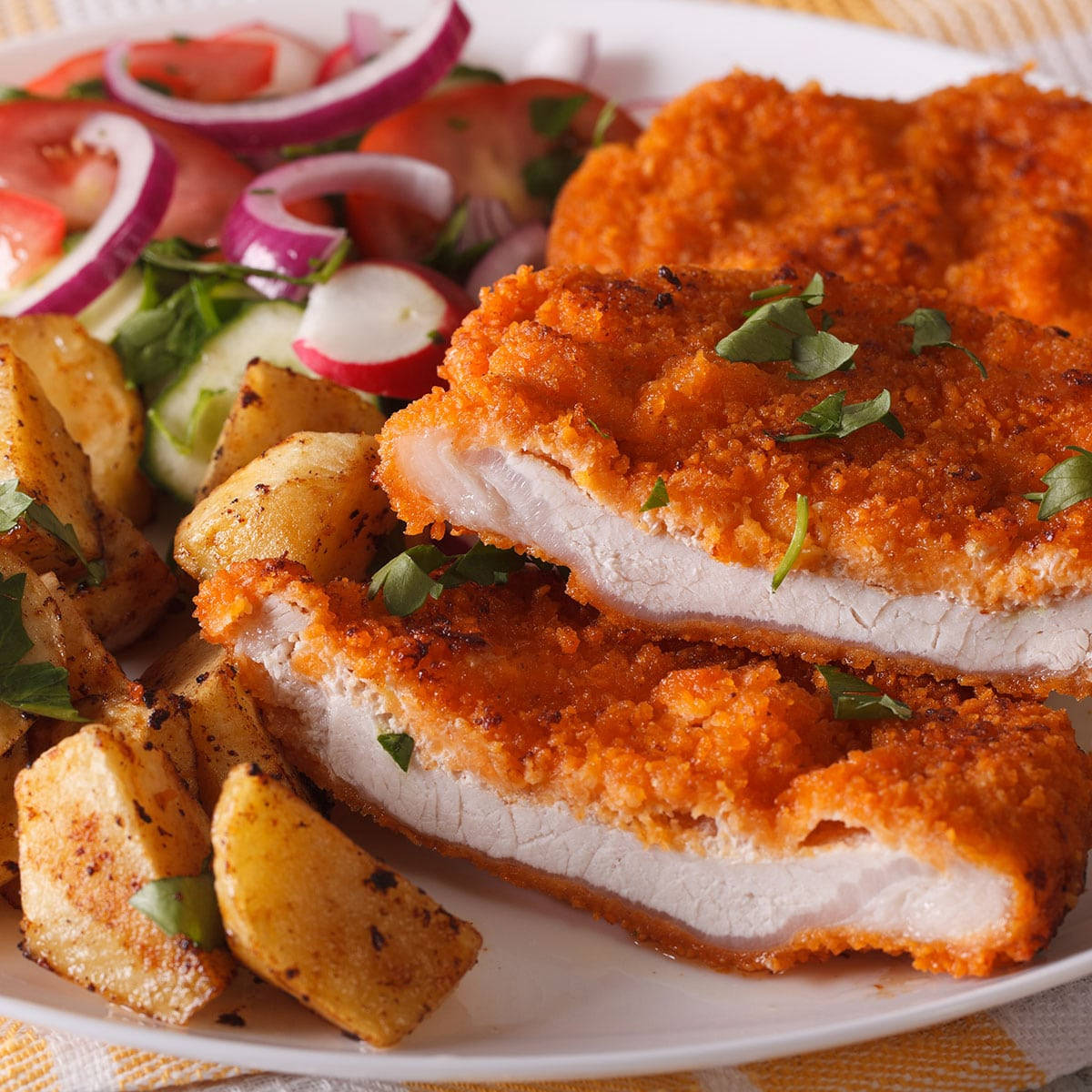 Wiener Schnitzel, golden-brown breaded chicken cutlets, roasted potatoes, SD Desktop Wallpaper