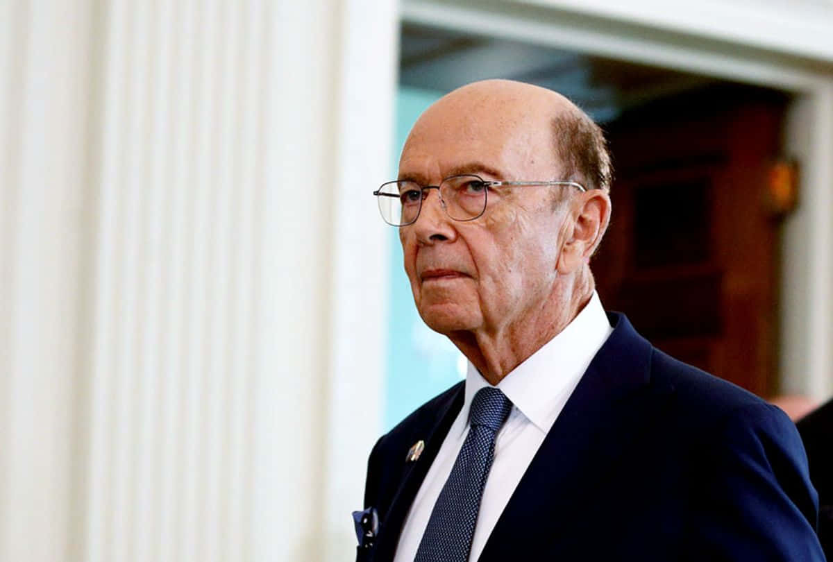 Wilbur Ross, dark suit, glasses, SD Desktop Wallpaper