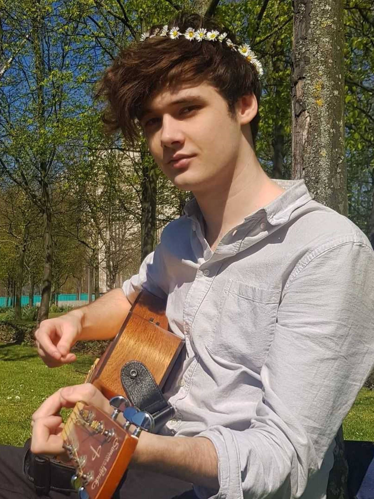Wilbur Soot, daisy crown, guitar, Full HD Phone Wallpaper