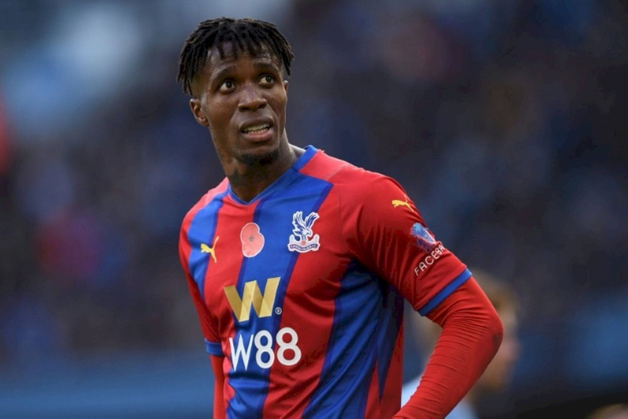 Wilfried Zaha, red and blue striped jersey, sponsor logos, Full HD Desktop Wallpaper