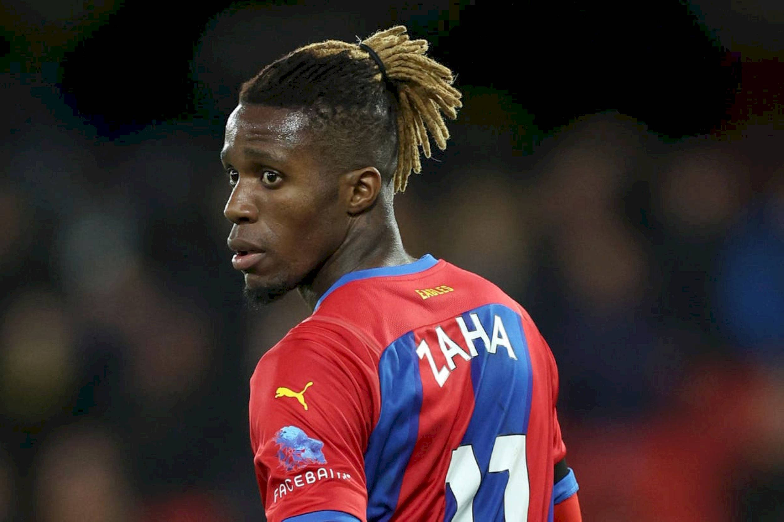 Wilfried Zaha, light hair, red and blue Crystal Palace jersey, Full HD Desktop Wallpaper
