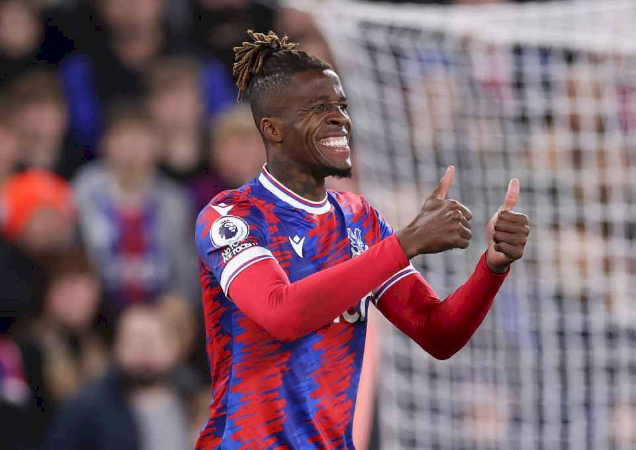 Wilfried Zaha, red and blue kit, stadium pitch, Full HD Desktop Wallpaper