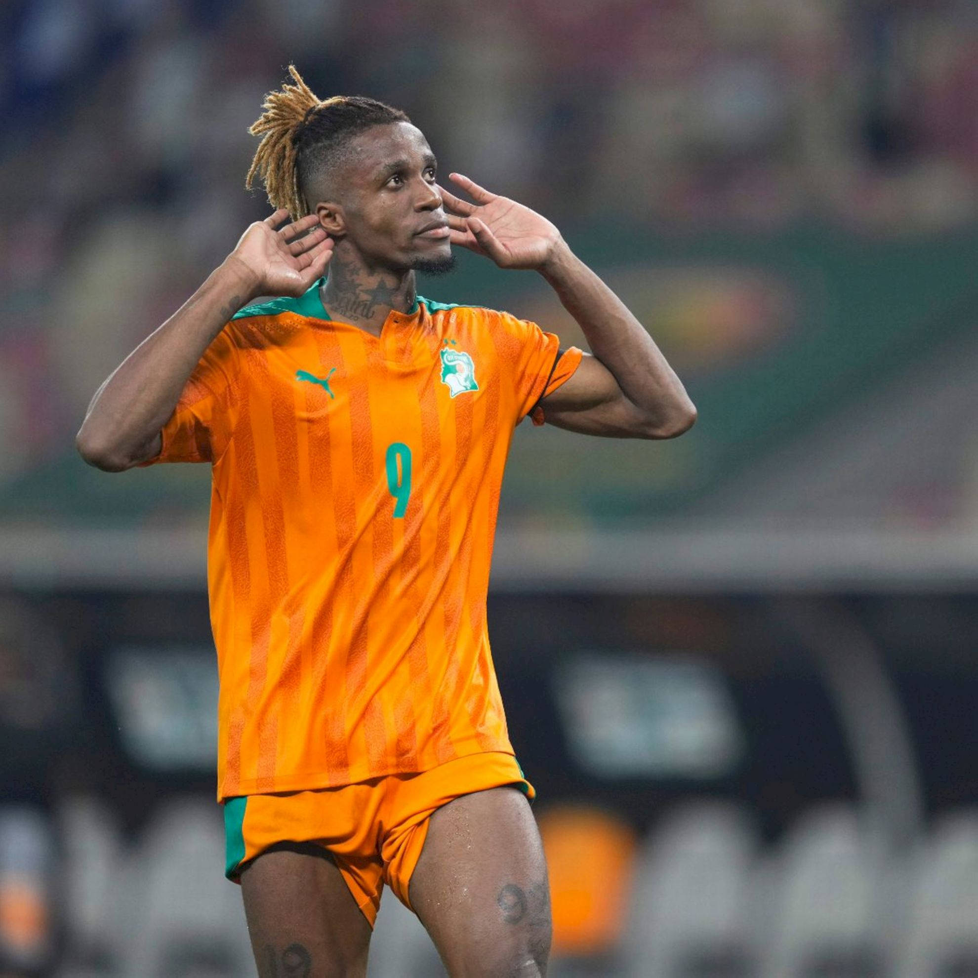 Wilfried Zaha, orange jersey, number nine, Full HD Desktop Wallpaper