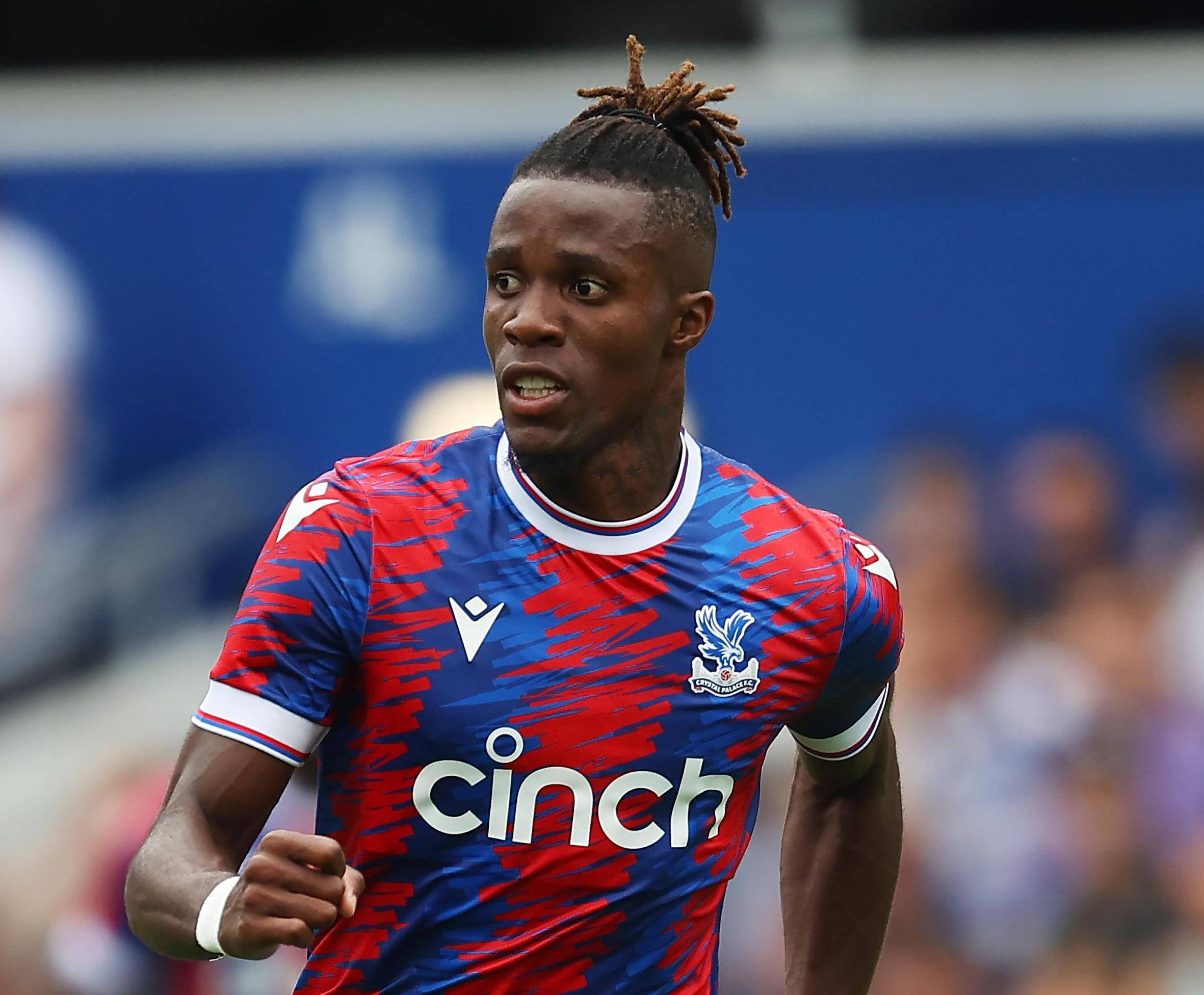 Wilfried Zaha, red and blue patterned jersey, daytime match, Full HD Desktop Wallpaper