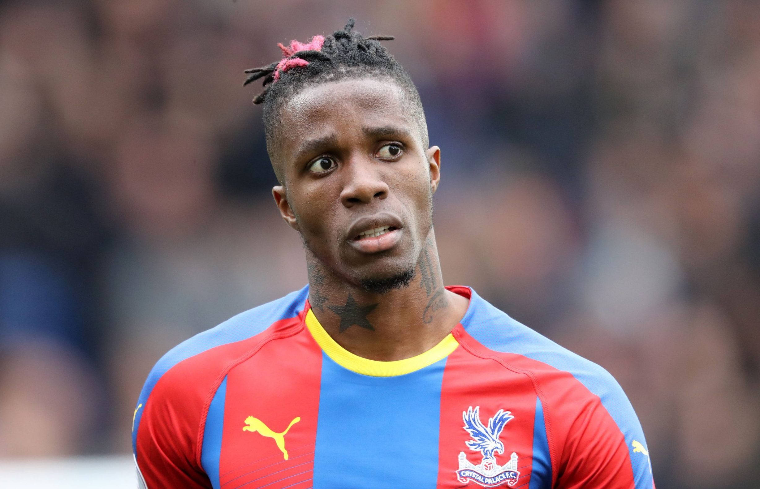 Wilfried Zaha, pink-tipped dreadlocks, red and blue Crystal Palace jersey, Full HD Desktop Wallpaper