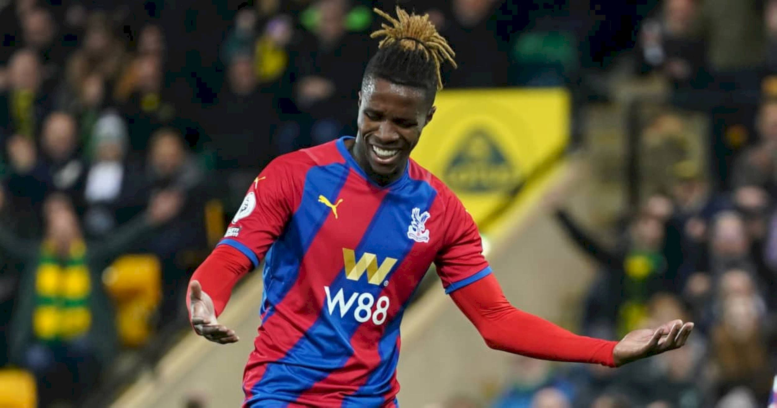 Wilfried Zaha, red and blue striped jersey, stadium pitch, Full HD Desktop Wallpaper