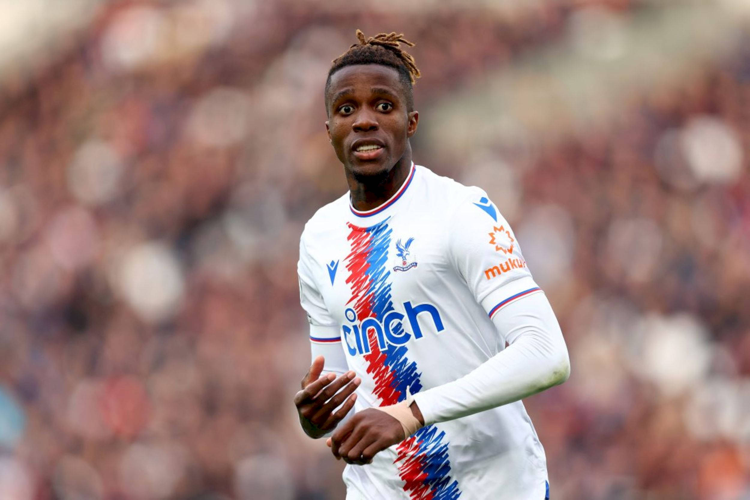 Wilfried Zaha, white jersey, red blue stripes, Full HD Desktop Wallpaper