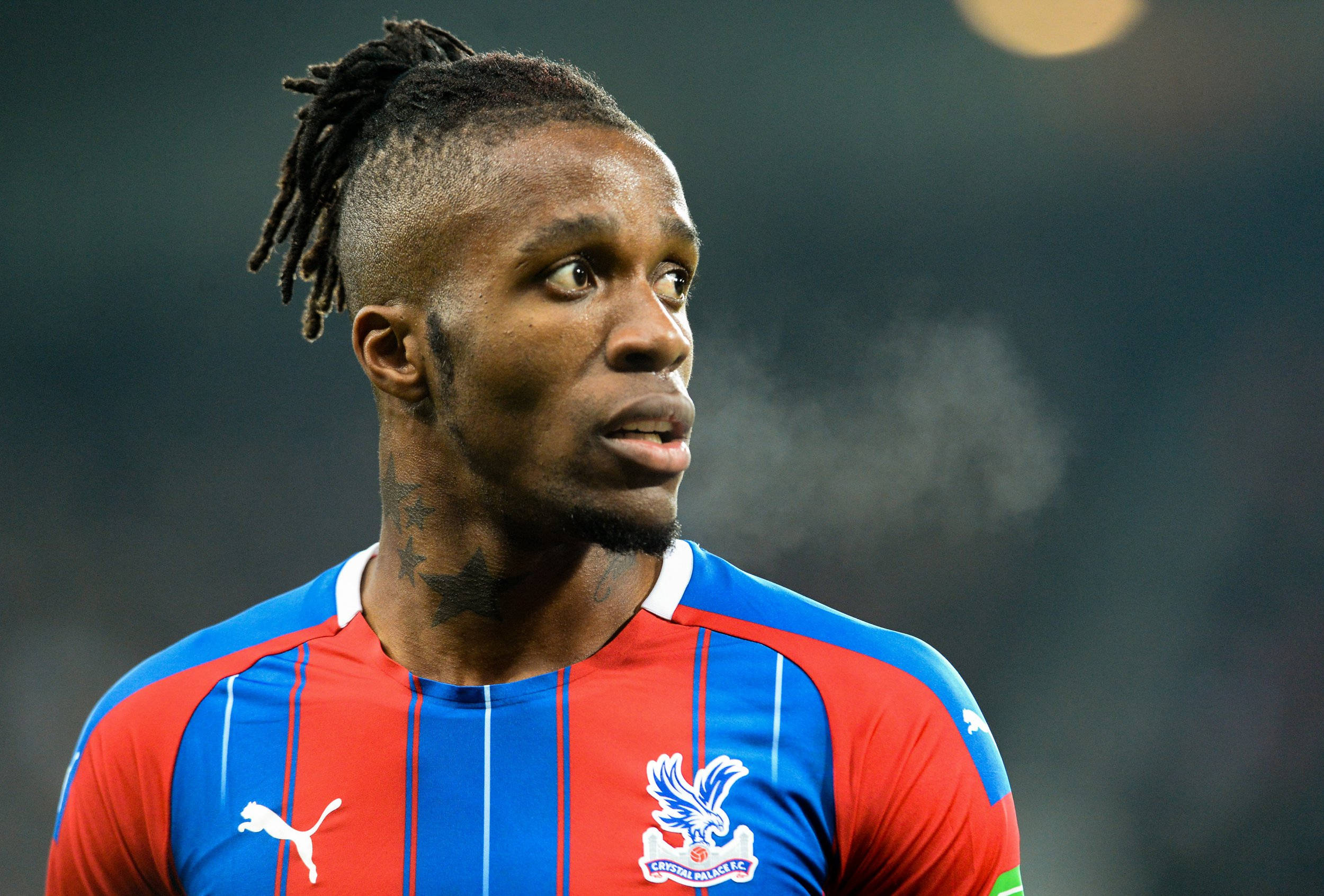 Wilfried Zaha, dreadlocks, red and blue Crystal Palace jersey, Full HD Desktop Wallpaper