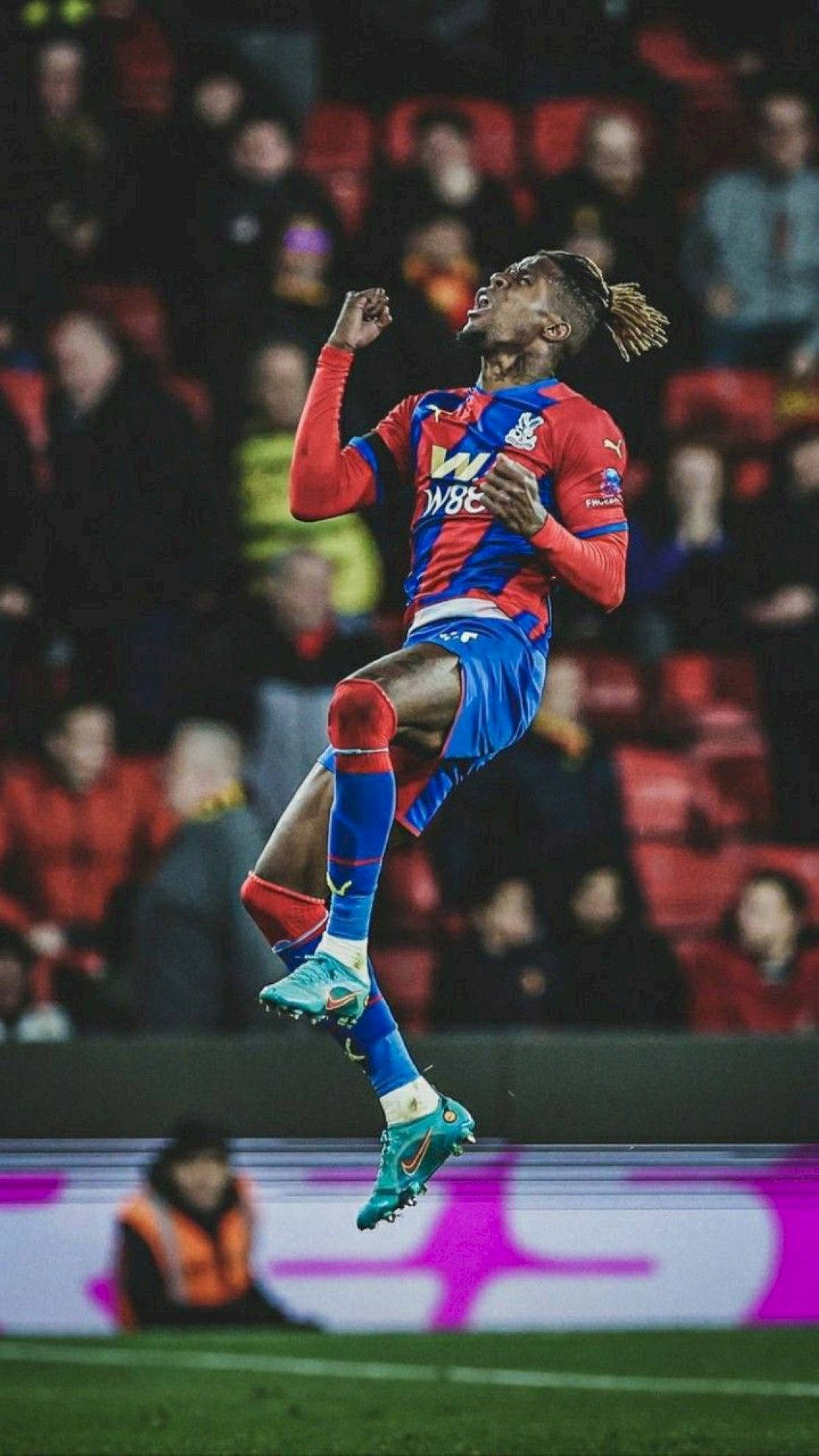 Wilfried Zaha, red blue kit, stadium lights, Full HD Phone Wallpaper