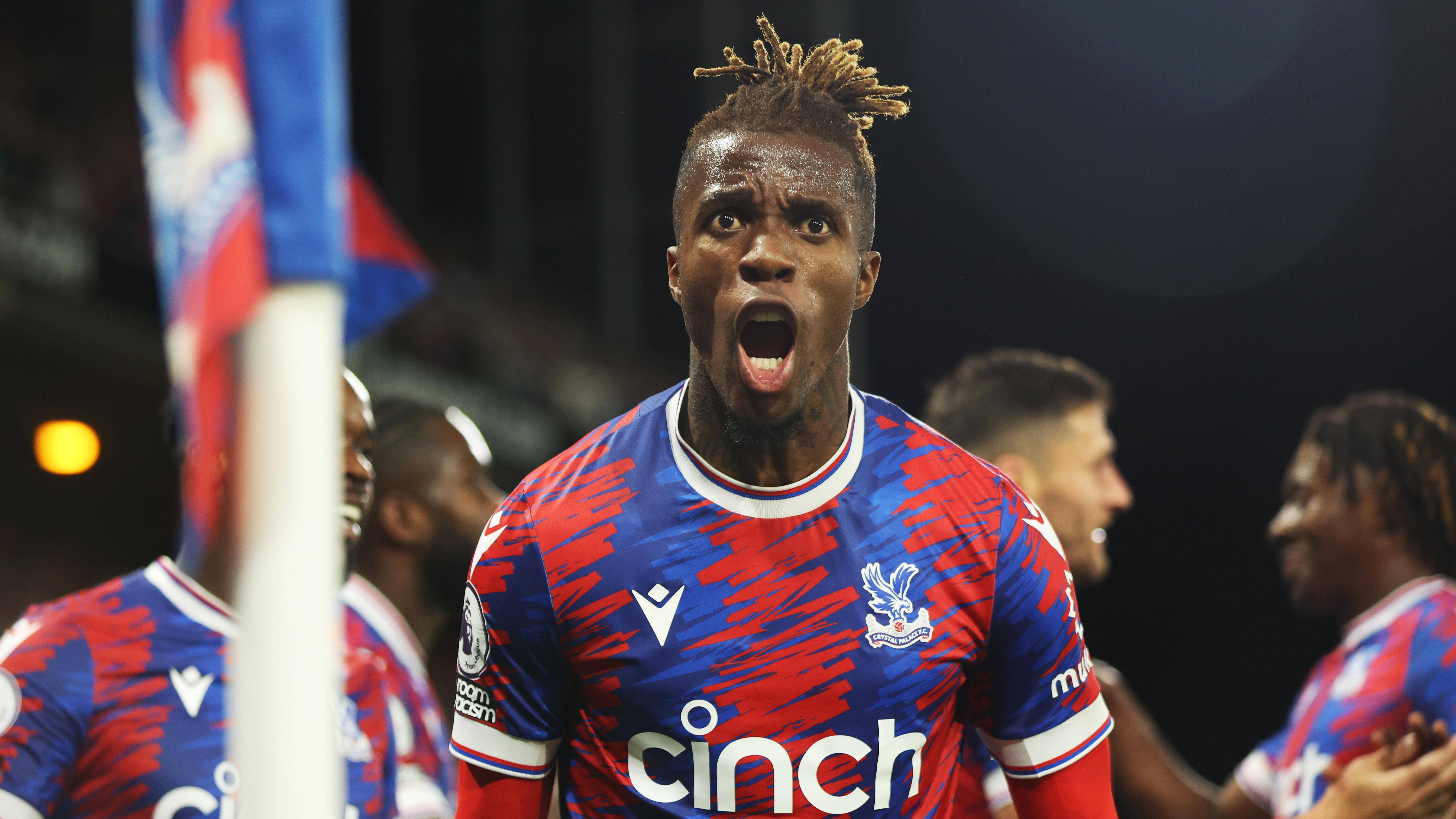 Wilfried Zaha, red and blue jersey, night match, 5K Desktop Wallpaper