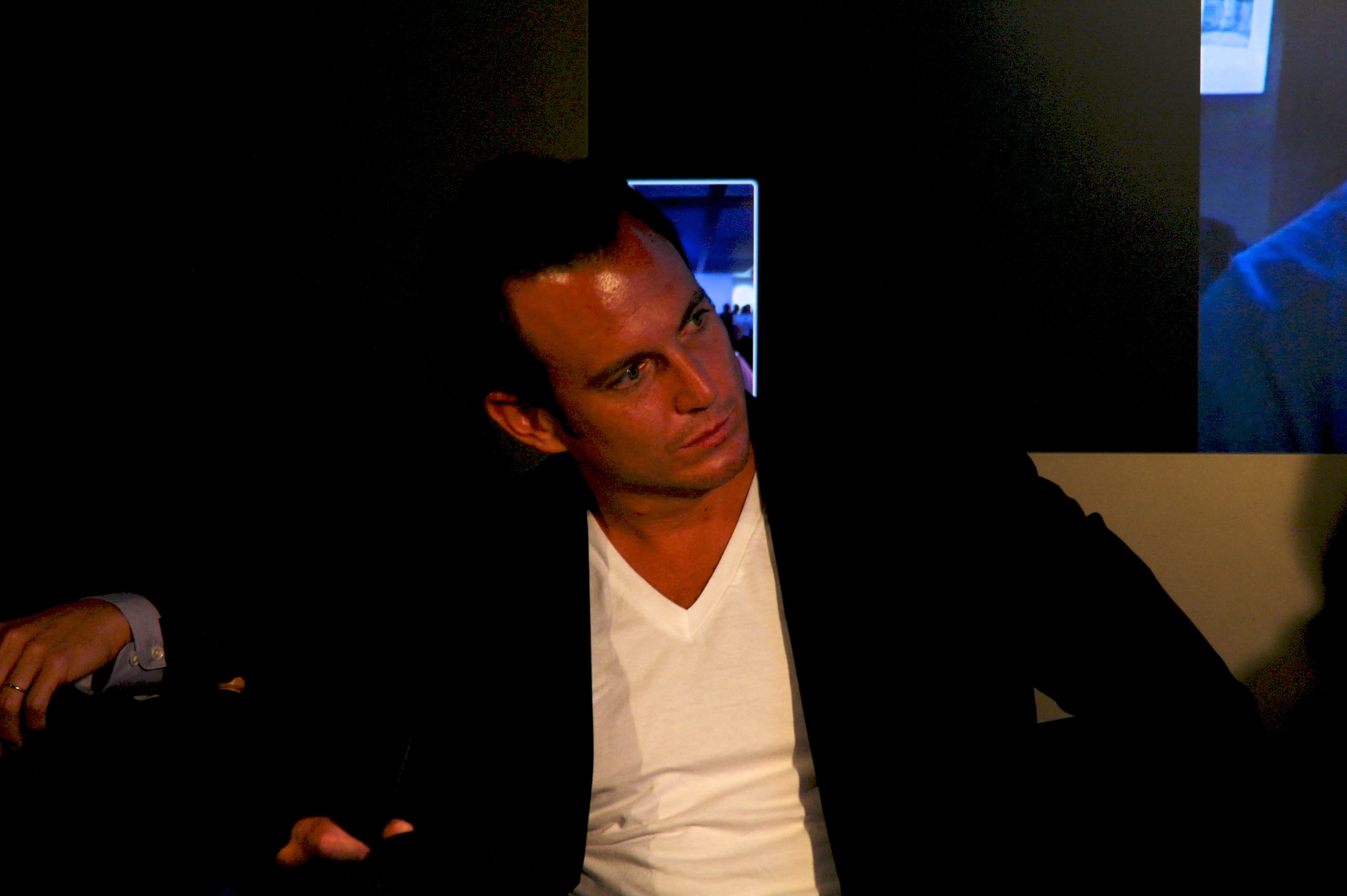 Will Arnett, white v-neck, black blazer, 4K Desktop Wallpaper