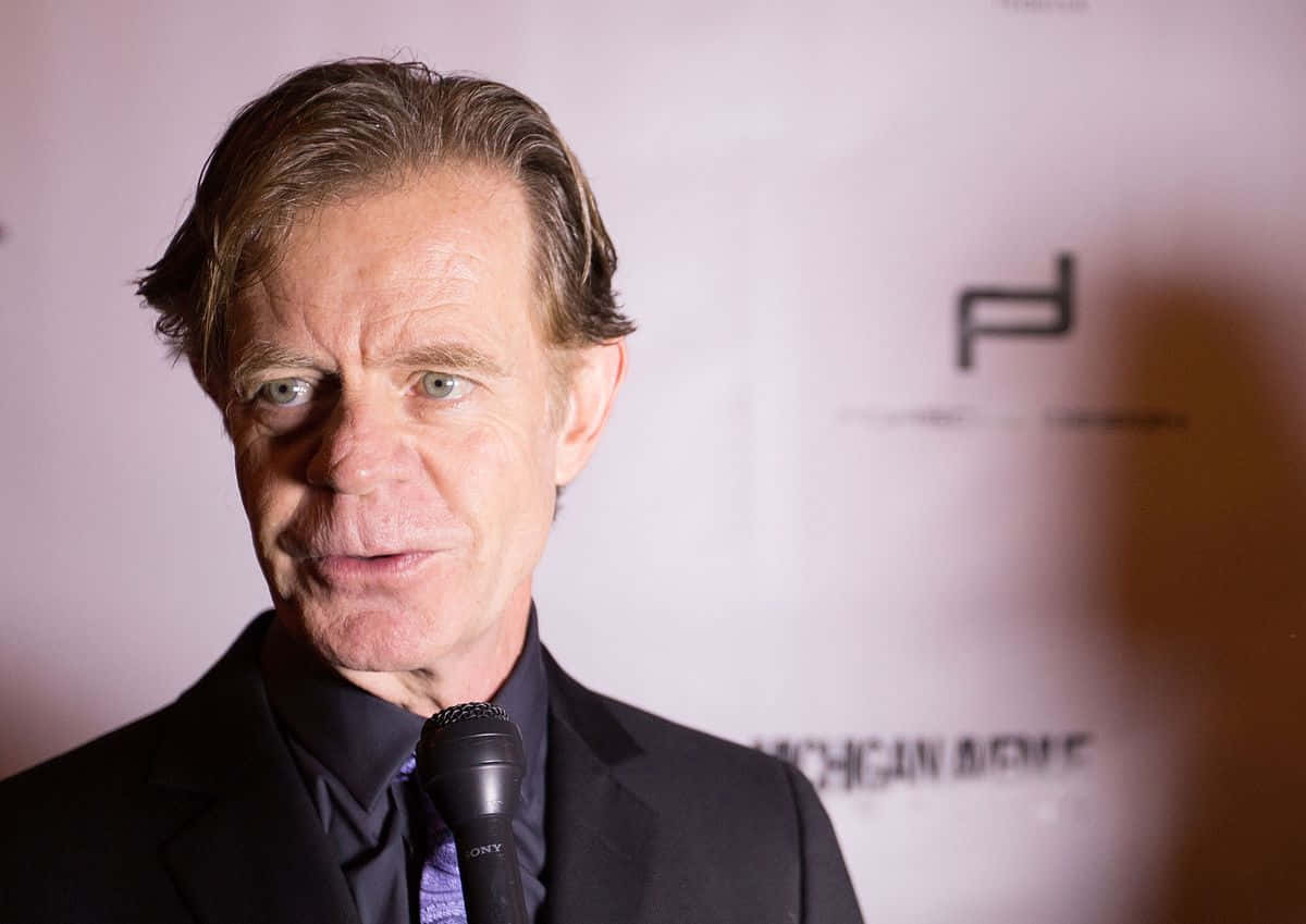 William H. Macy, black suit, purple tie, SD Desktop Wallpaper