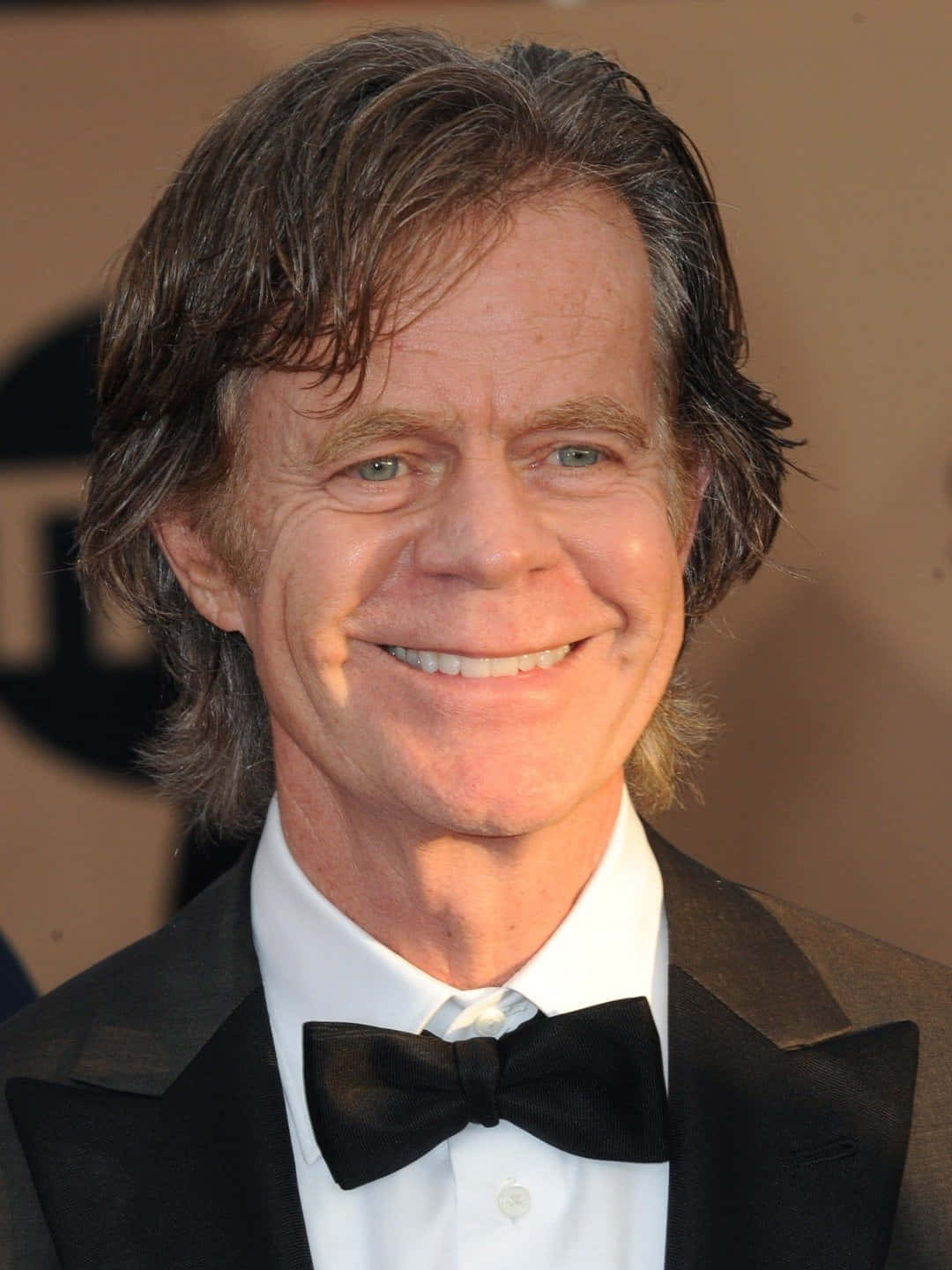 William H. Macy, black tuxedo, bow tie, HD Phone Wallpaper
