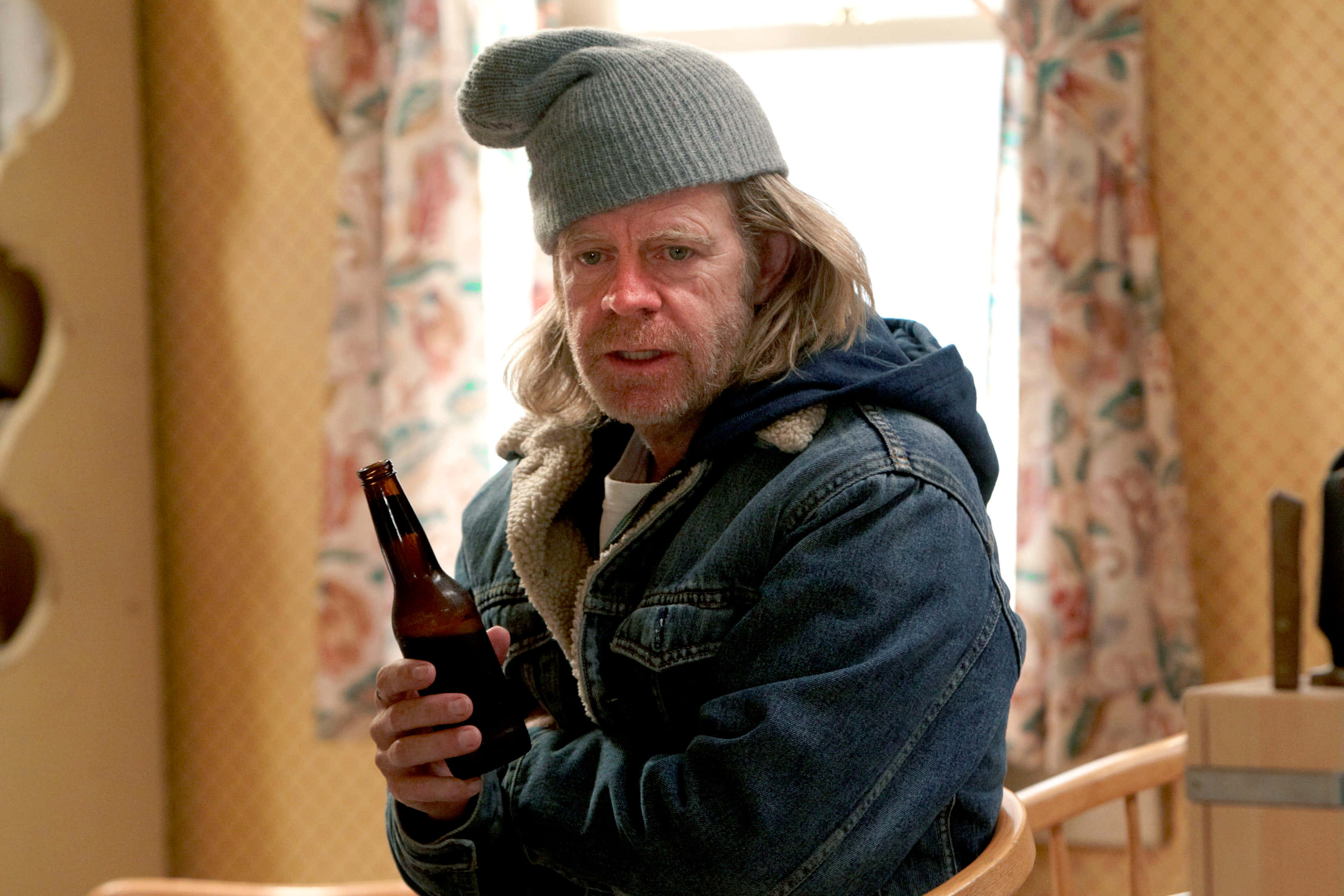 William H. Macy, grey beanie, floral curtains, 2K Desktop Wallpaper
