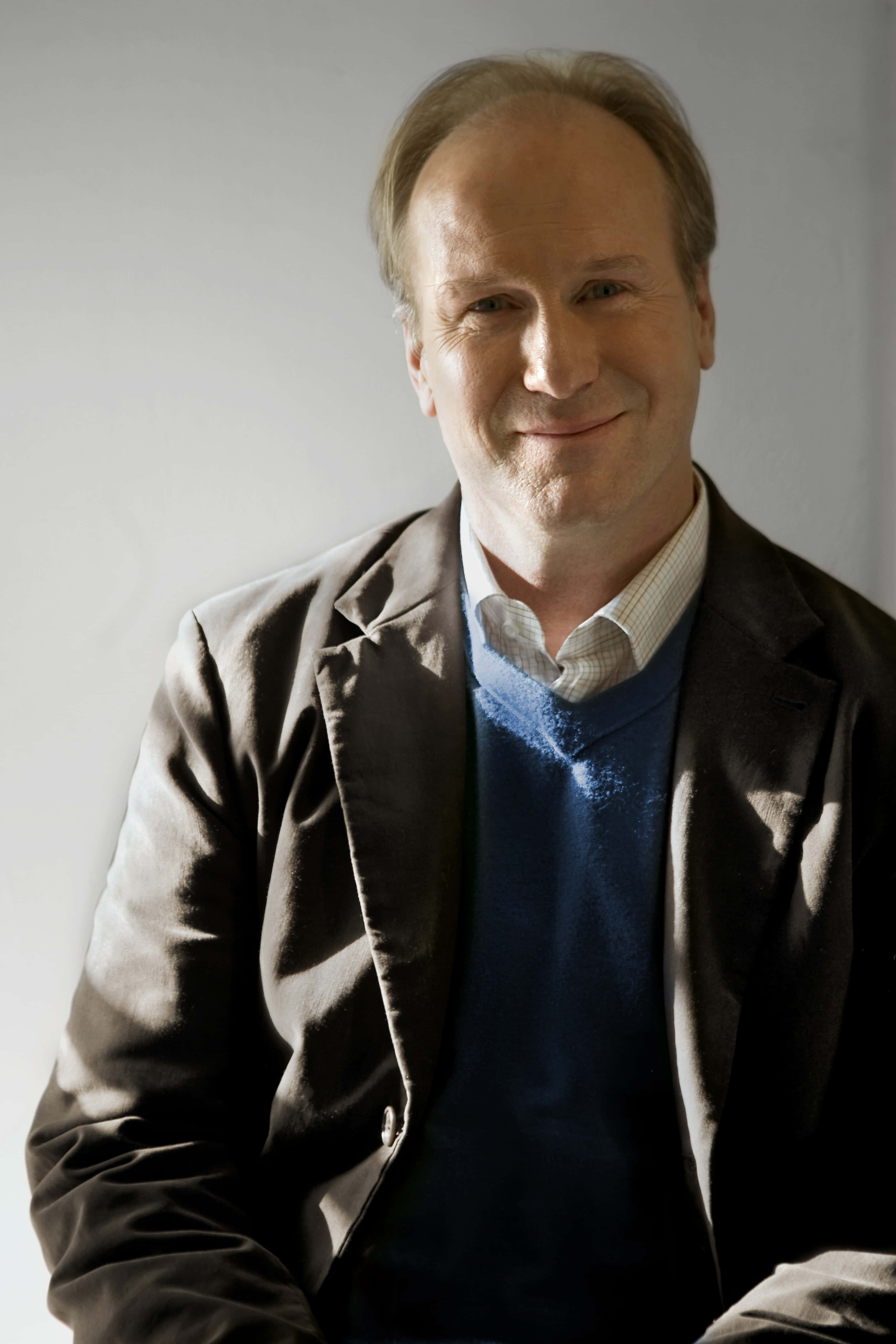 William Hurt, brown blazer, blue sweater, 5K Phone Wallpaper