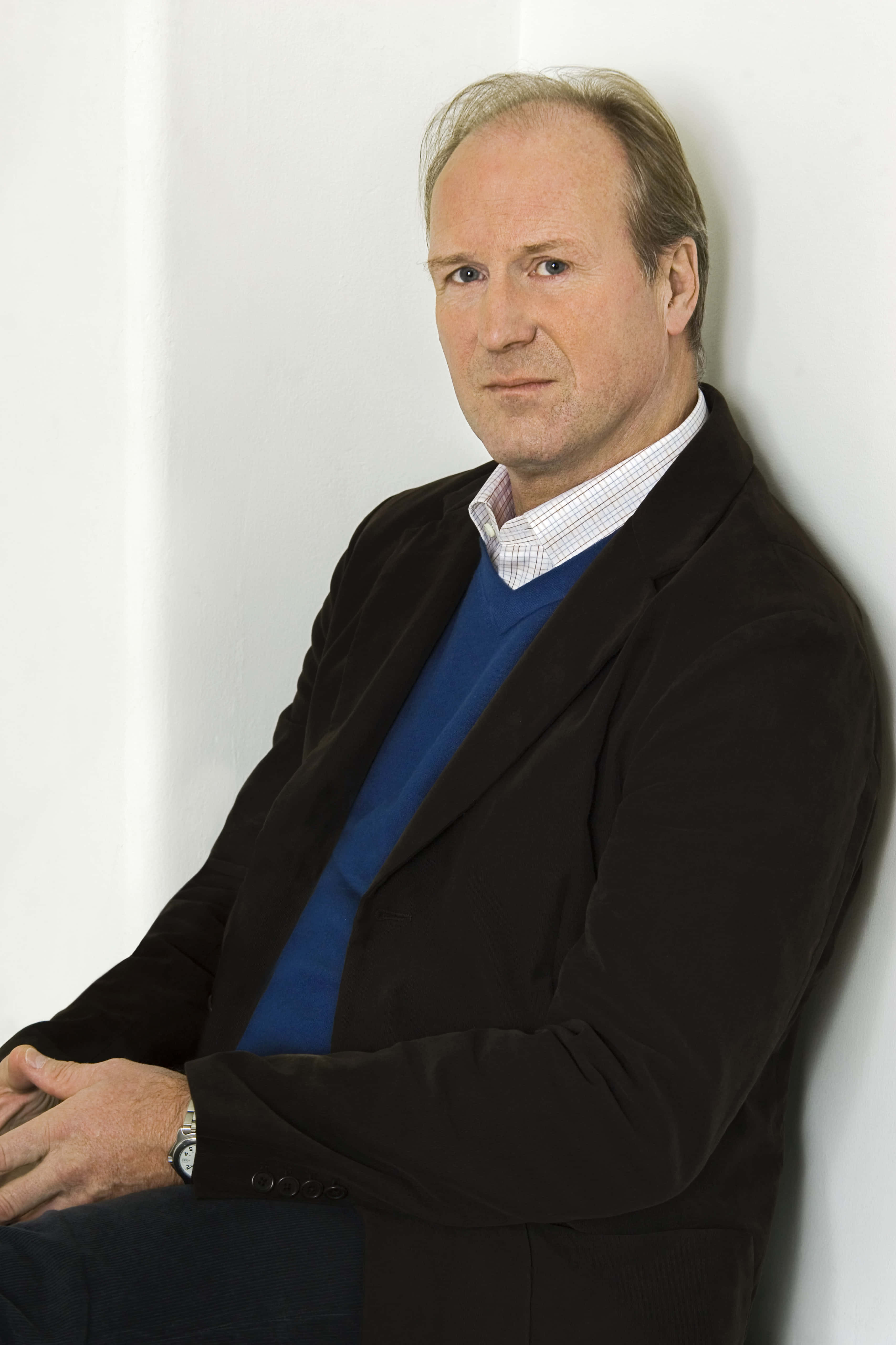 William Hurt, dark blazer, blue sweater, 5K Phone Wallpaper