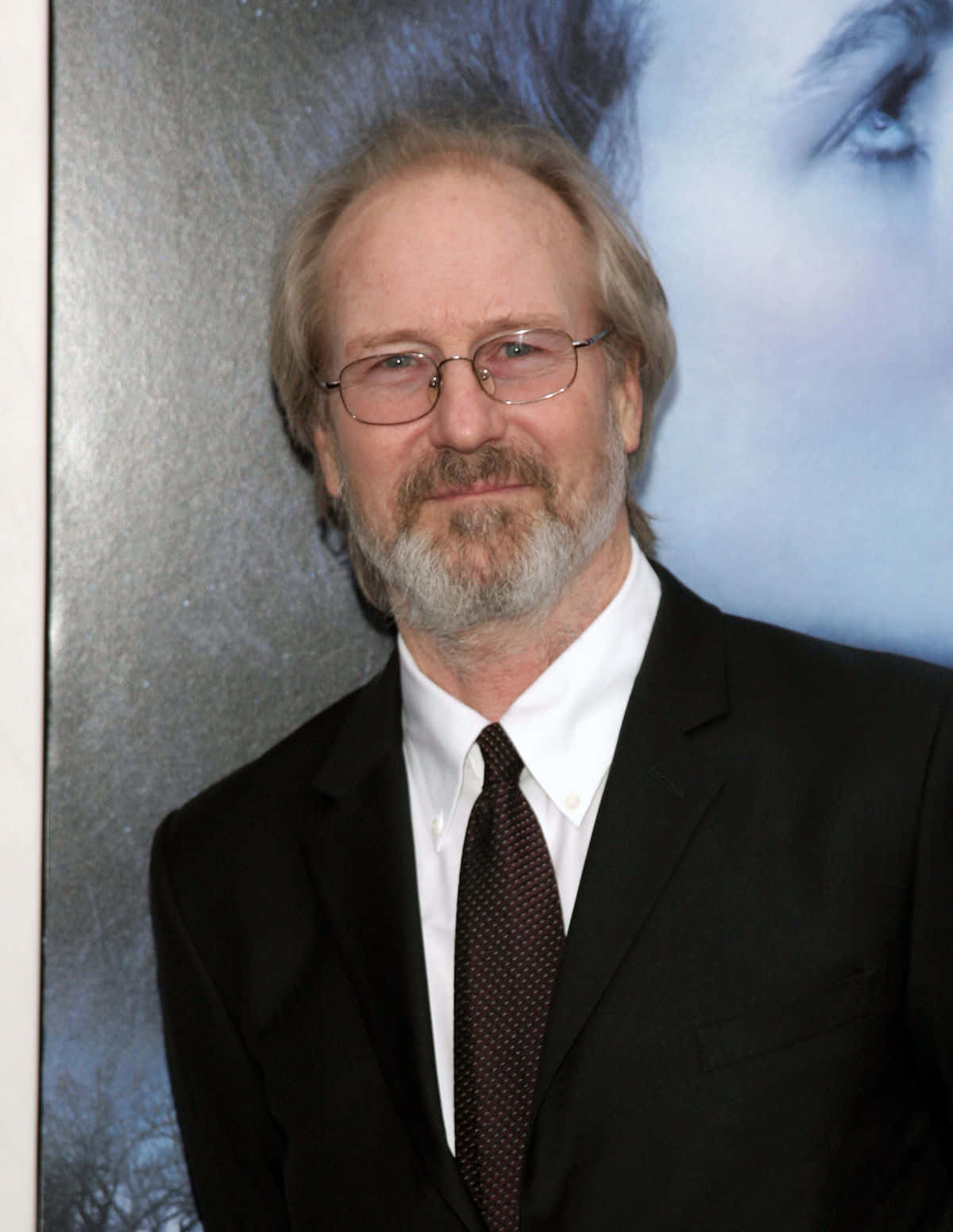 William Hurt, black suit and tie, glasses, HD Phone Wallpaper
