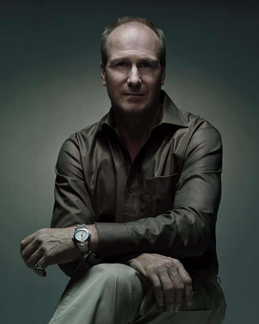 William Hurt, brown shirt, dark gray studio background, SD Phone Wallpaper