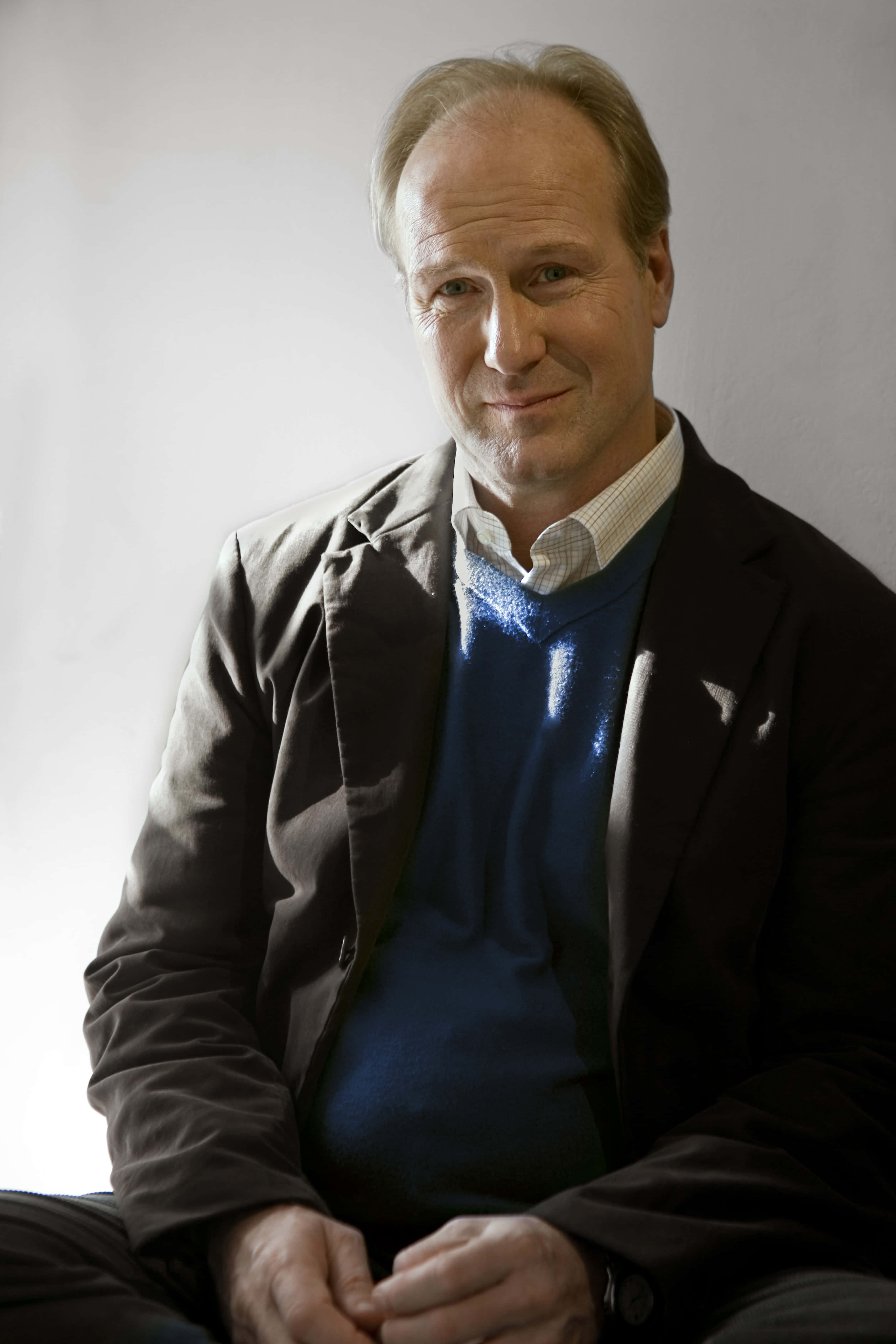 William Hurt, dark blazer, blue sweater, 5K Phone Wallpaper