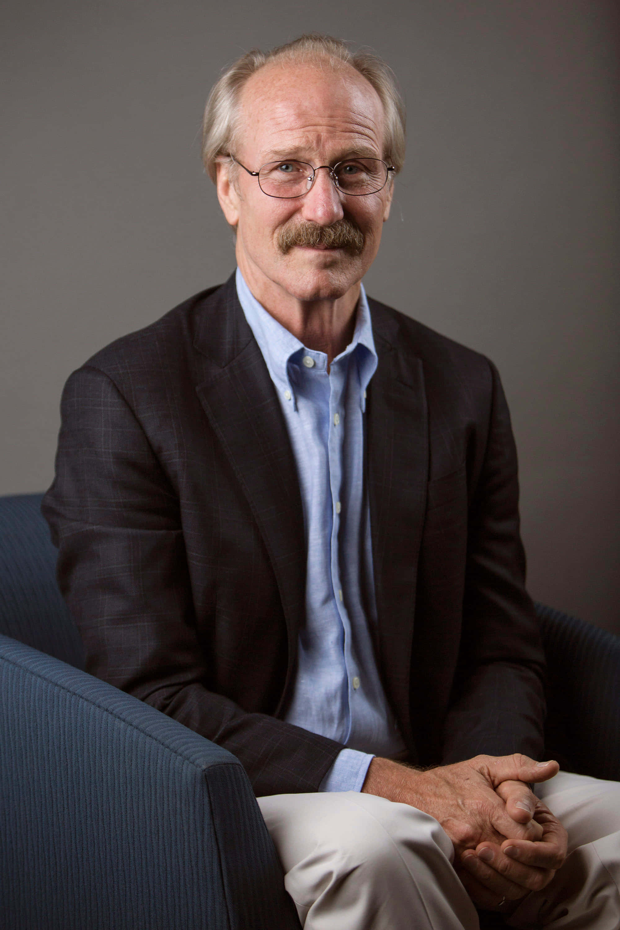 William Hurt, blue armchair, dark blazer, 2K Phone Wallpaper