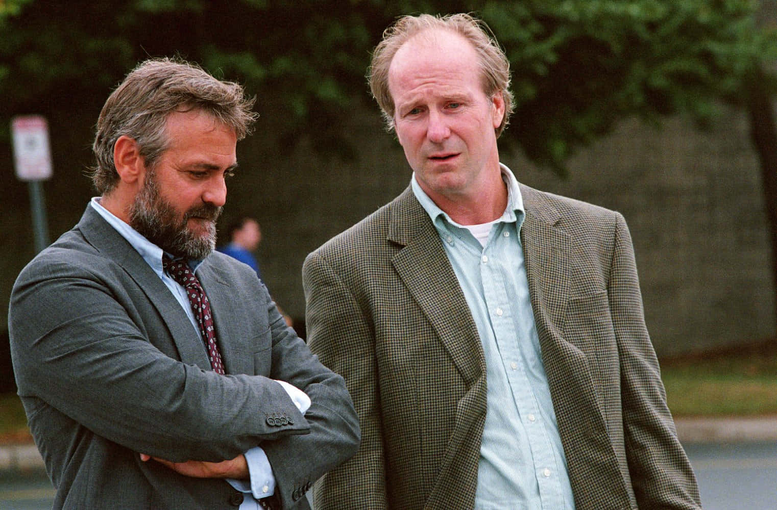 William Hurt, suit, outdoors, HD Desktop Wallpaper