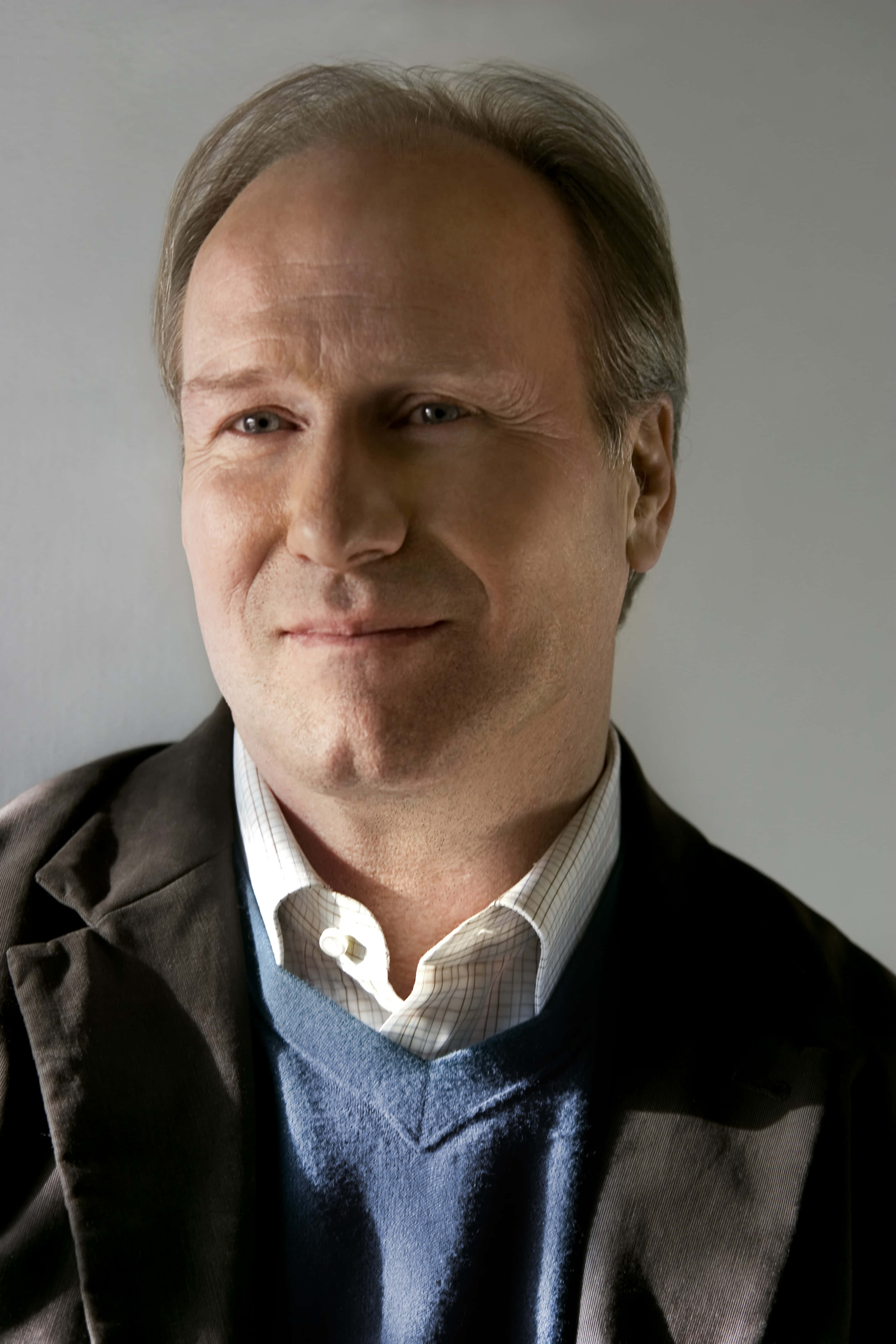William Hurt, blue sweater, brown jacket, 5K Phone Wallpaper