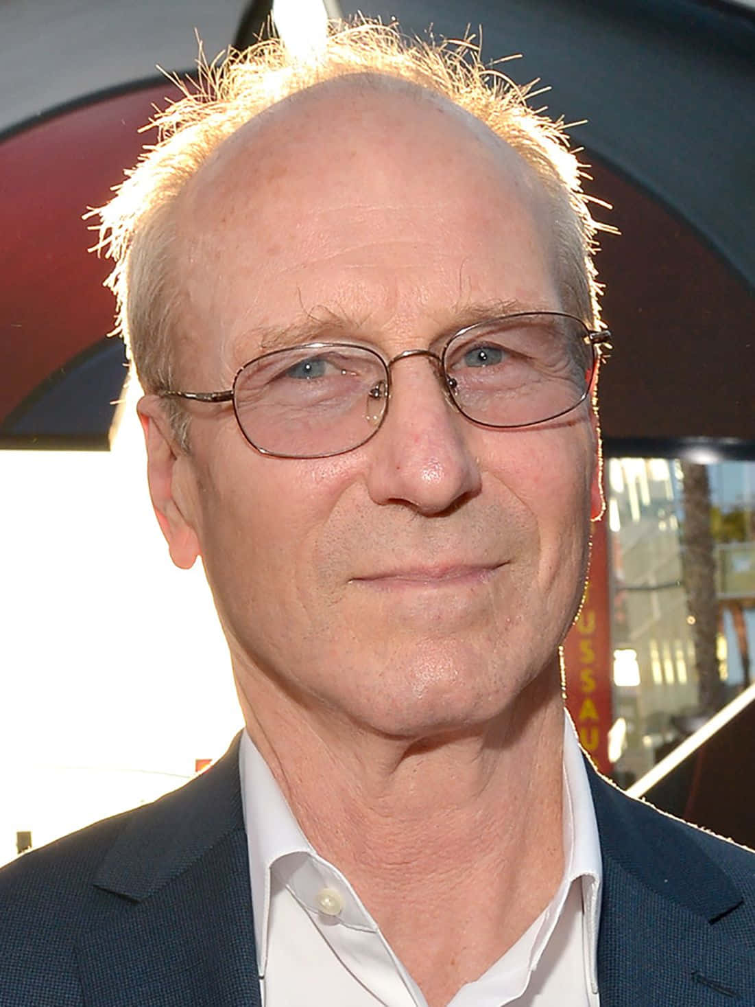 William Hurt, red velvet suit, balding man, HD Phone Wallpaper