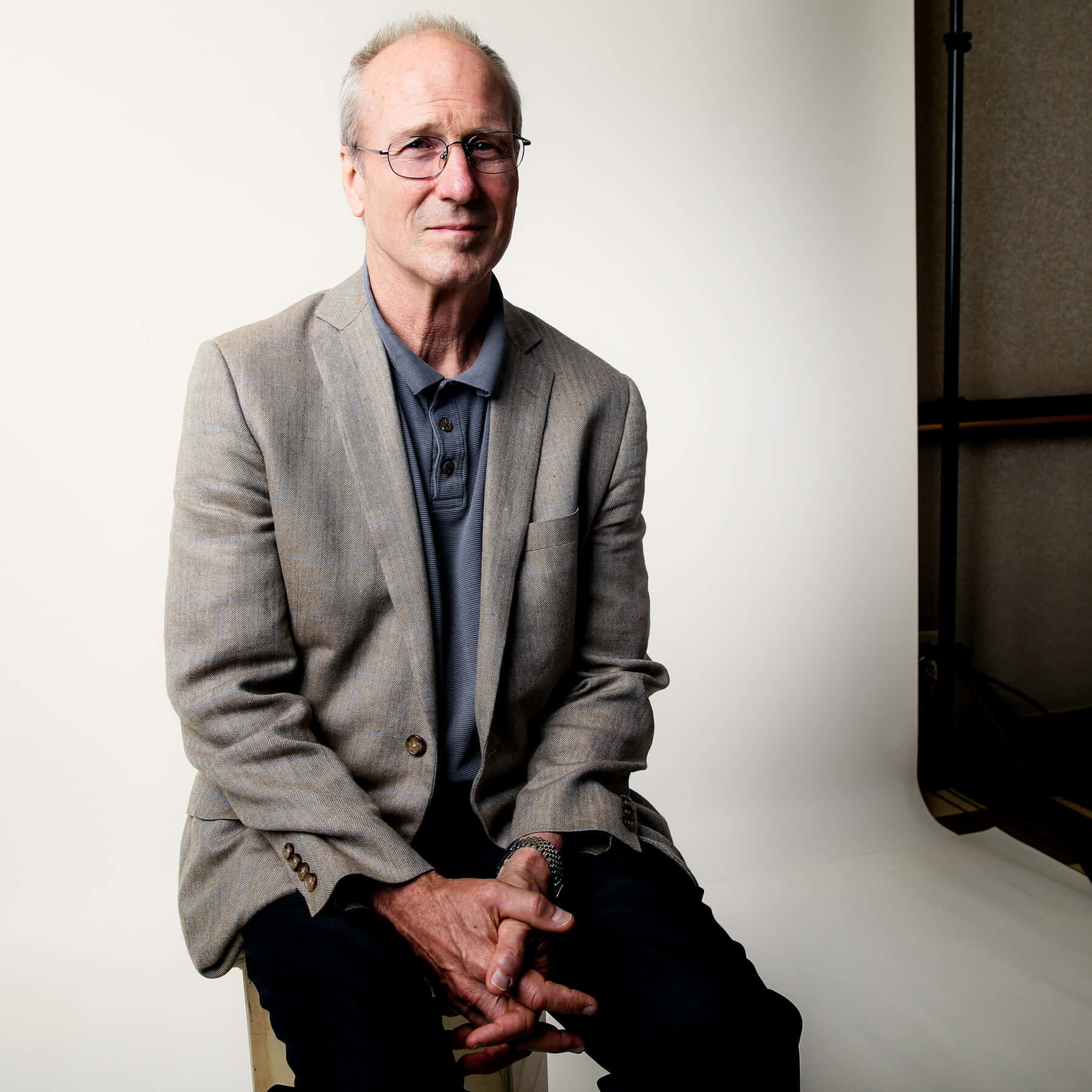 William Hurt, gray blazer, polo shirt, HD Desktop Wallpaper