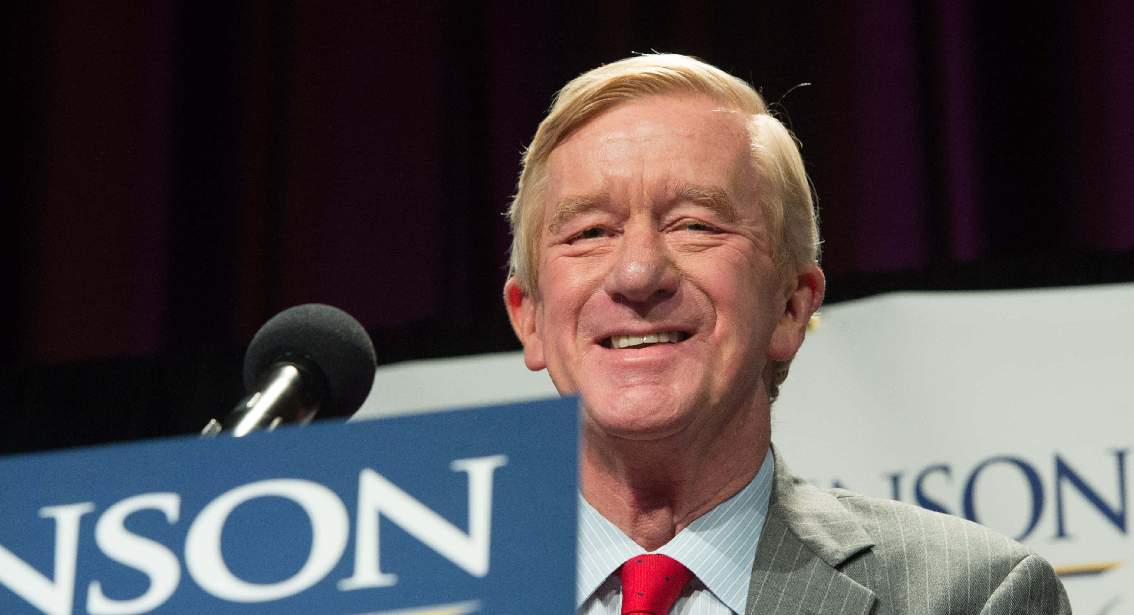 William Weld, suit, red tie, 2K Desktop Wallpaper
