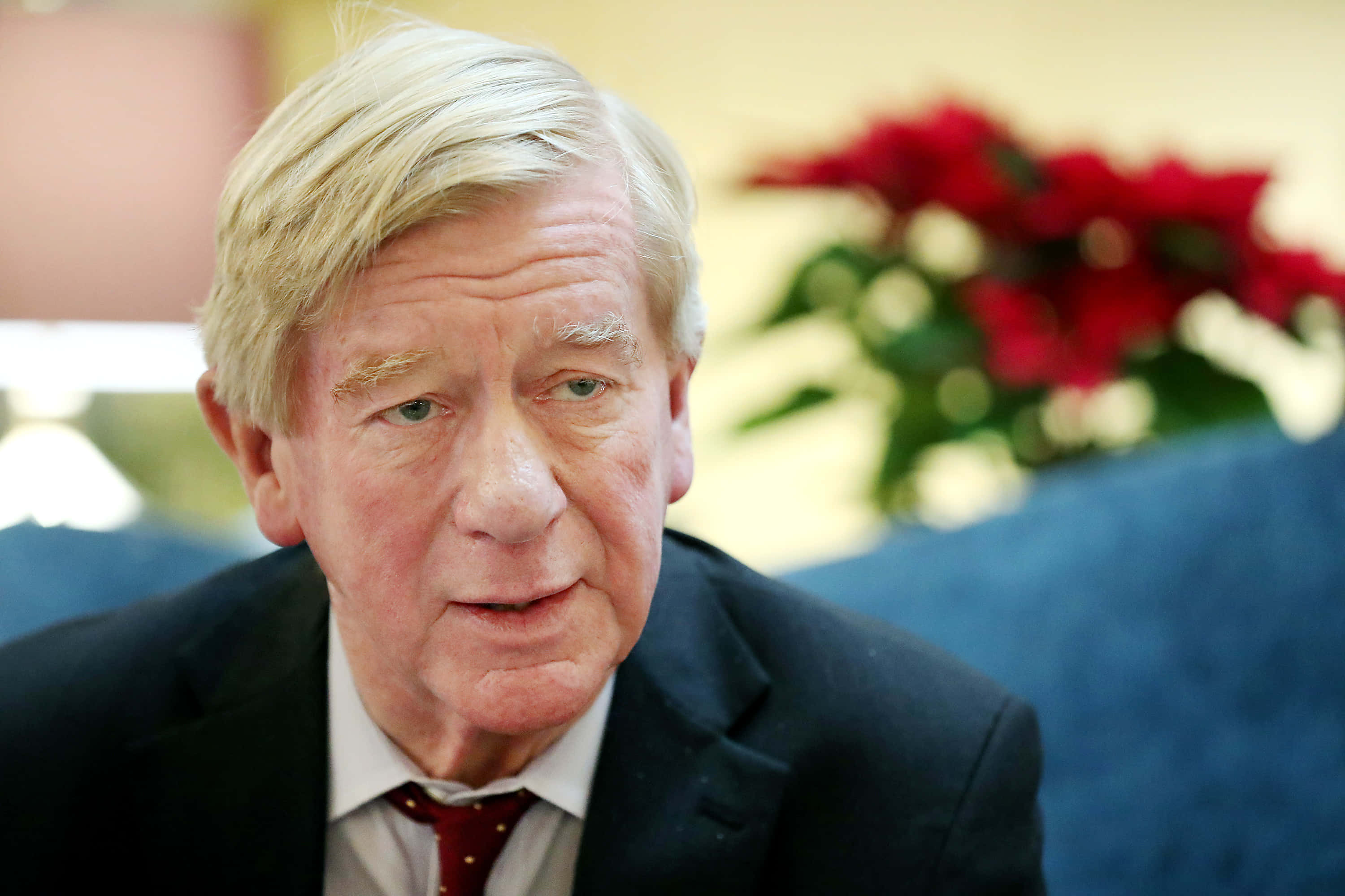 William Weld, blond hair, dark suit, 2K Desktop Wallpaper