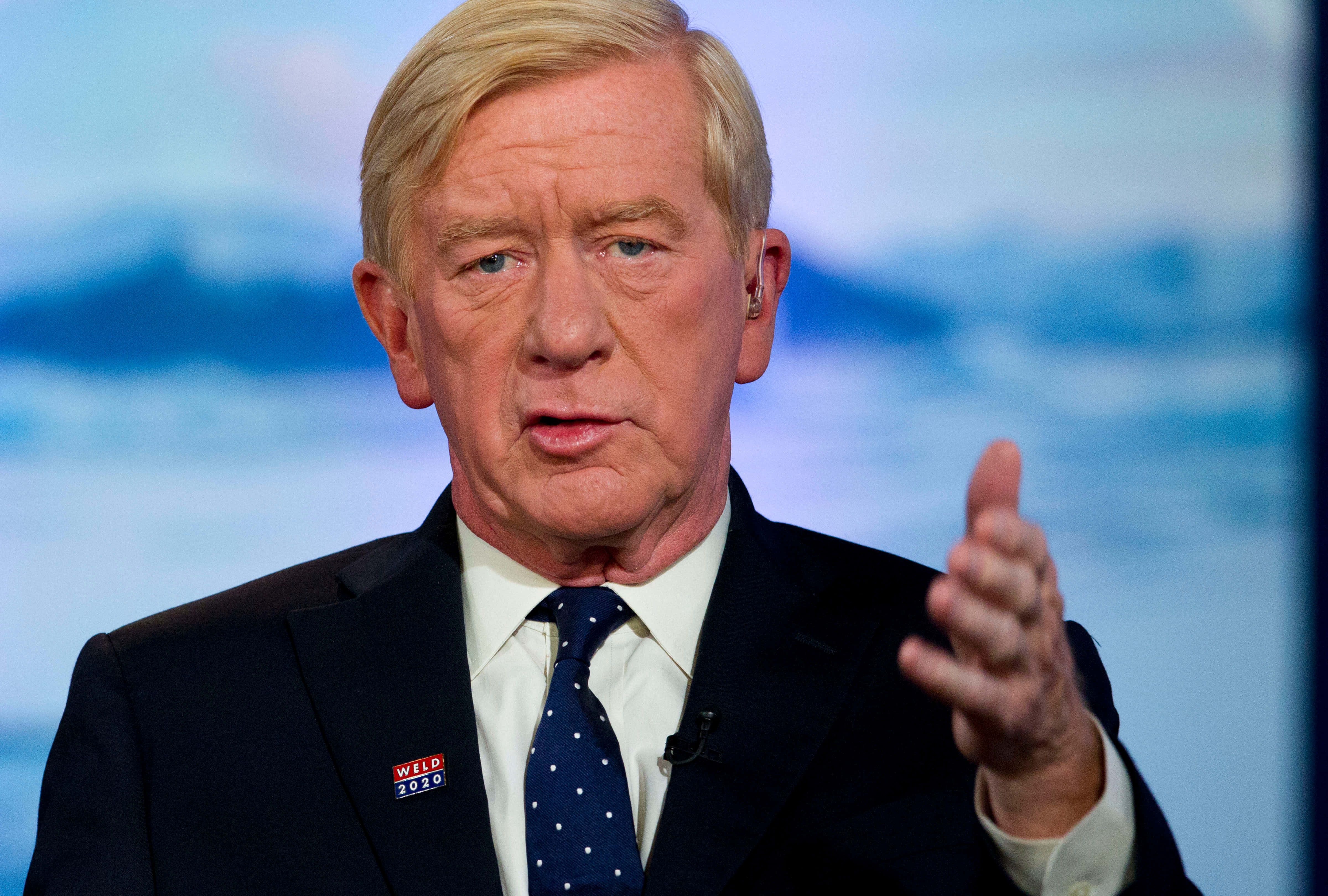 William Weld, dark suit, polka dot tie, 4K Desktop Wallpaper