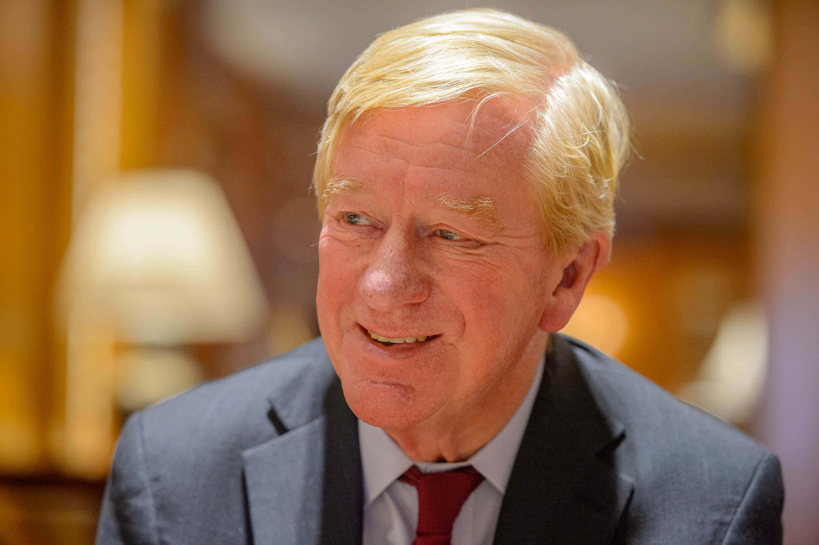 William Weld, blond hair, suit, 2K Desktop Wallpaper