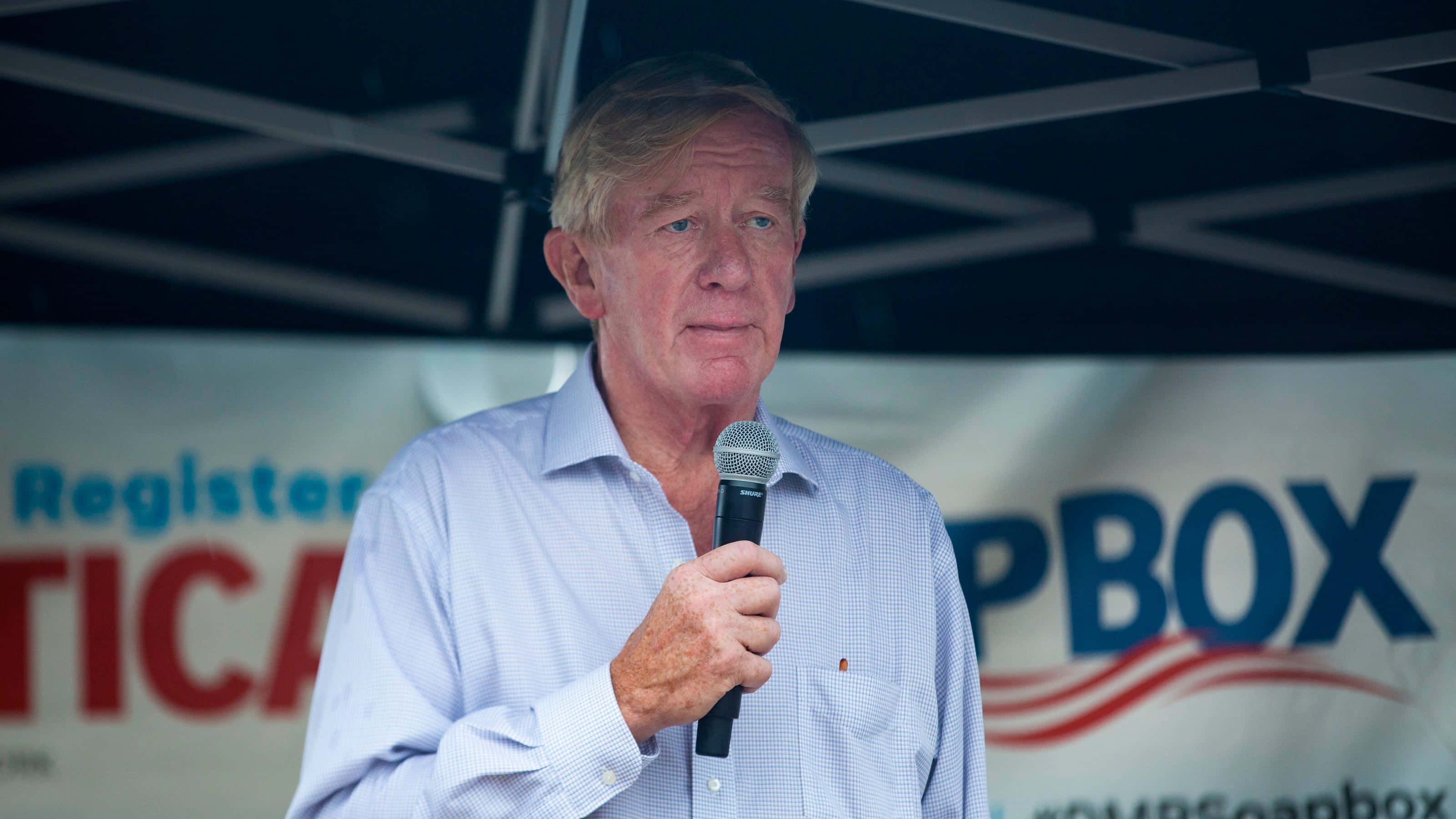 William Weld, microphone, light blue shirt, 2K Desktop Wallpaper