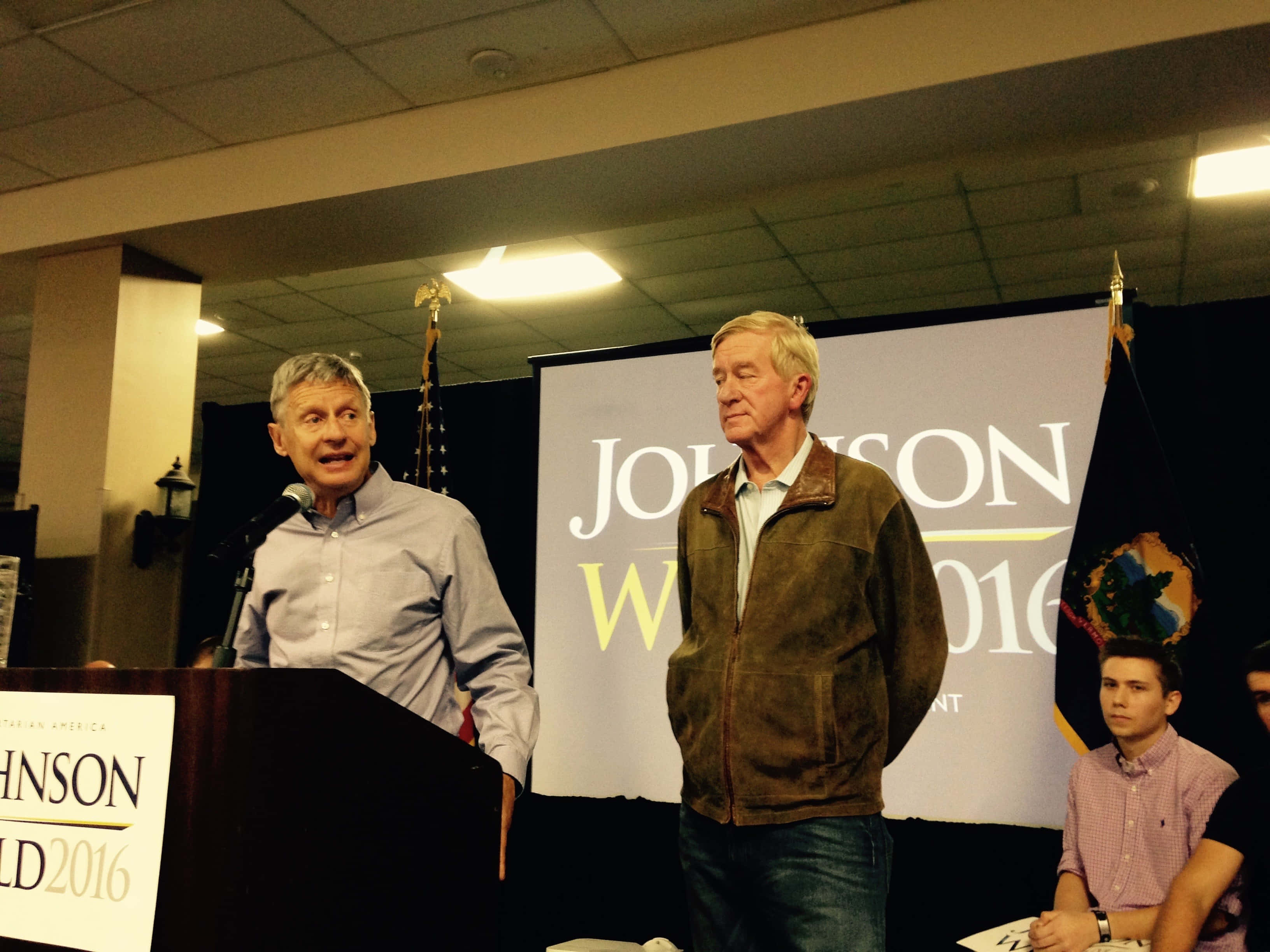 William Weld, campaign event, podium, 2K Desktop Wallpaper