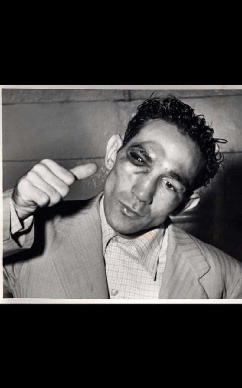 Willie Pep, bruised eye, defiant smirk, HD Phone Wallpaper