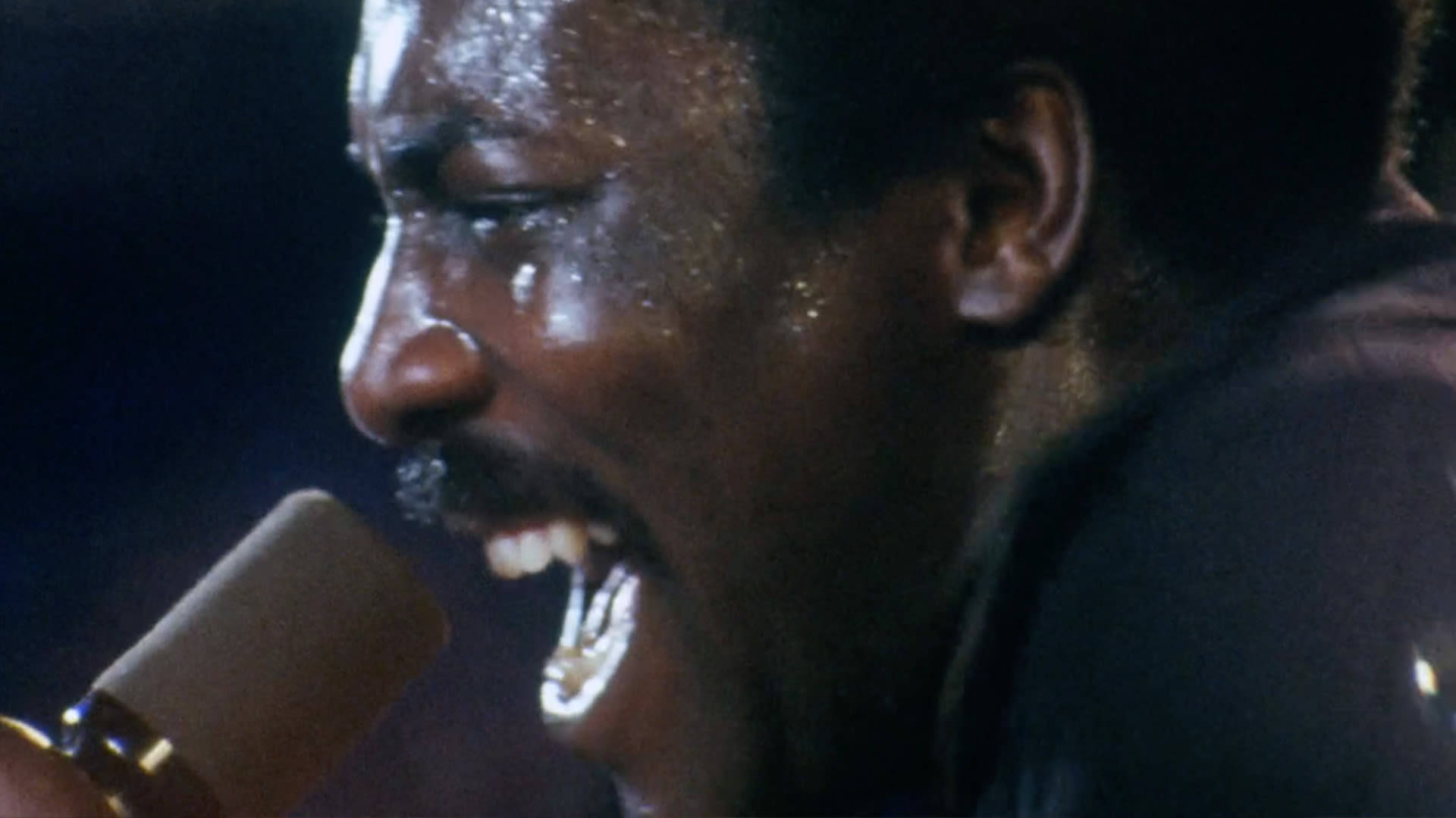 Wilson Pickett, vintage microphone, dim stage lights, Full HD Desktop Wallpaper