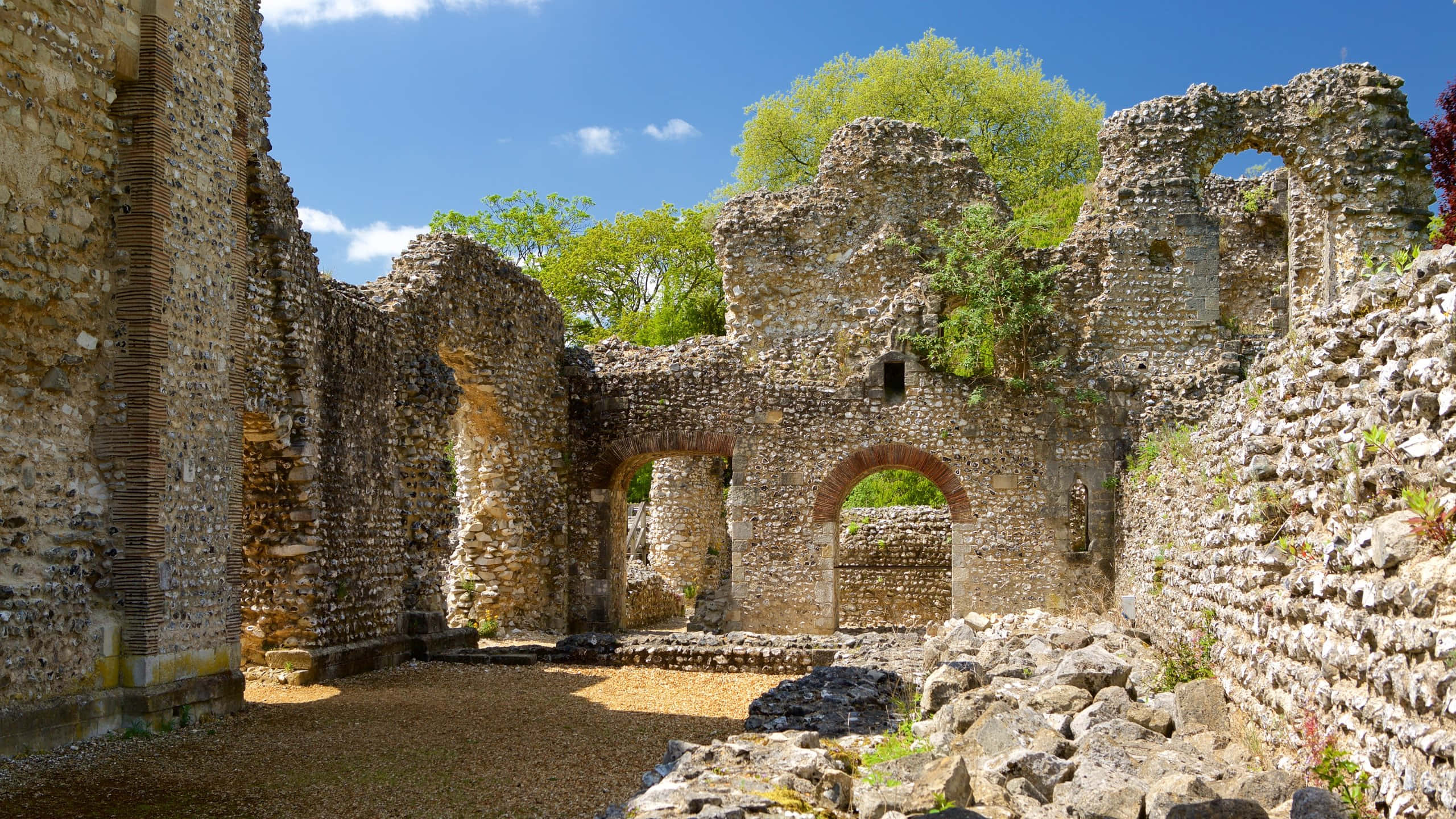 Winchester England, ancient abbey, stone ruins, 2K Desktop Wallpaper