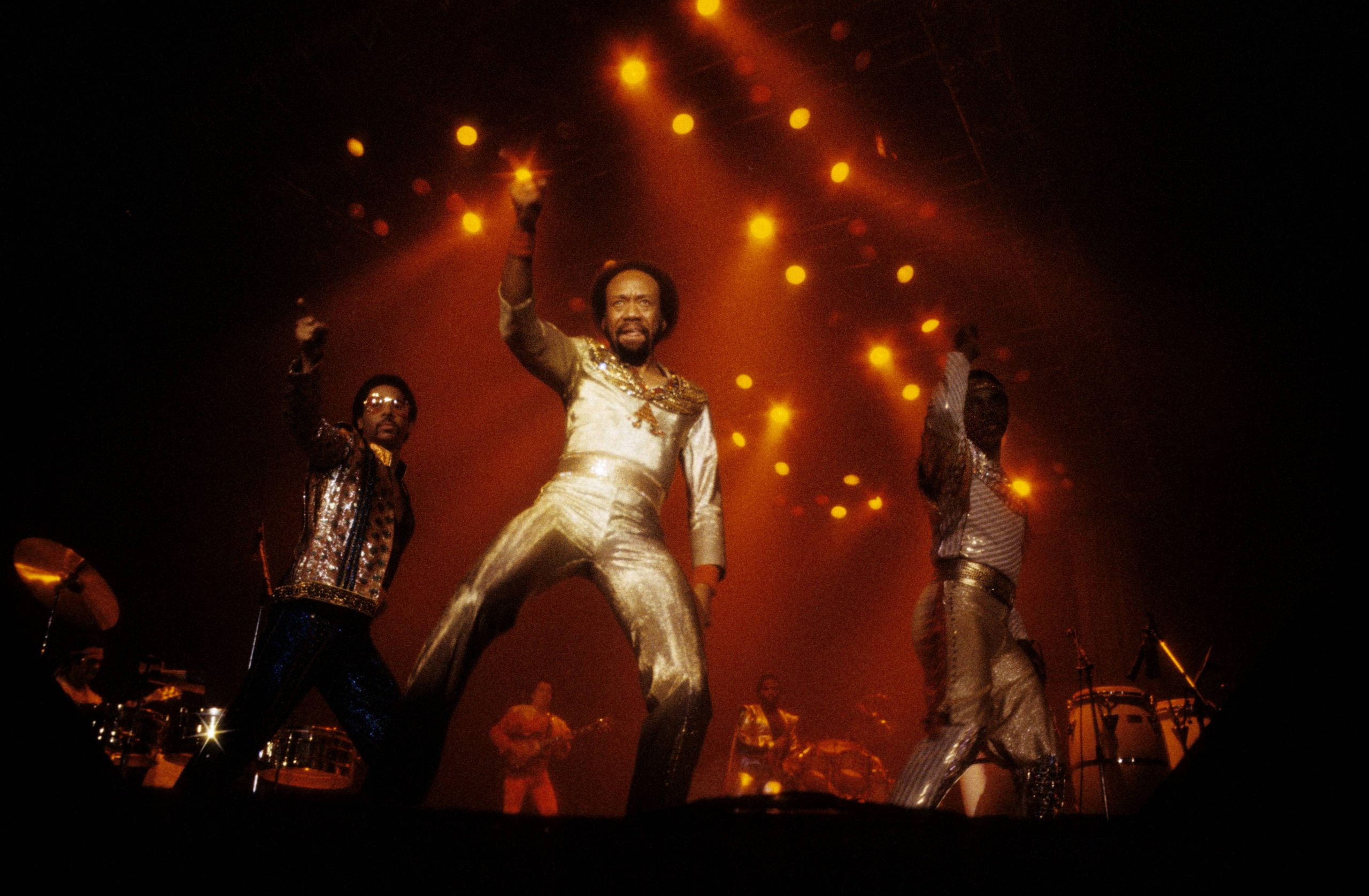Earth, Wind And Fire, live performance, warm orange spotlights, 2K Desktop Wallpaper