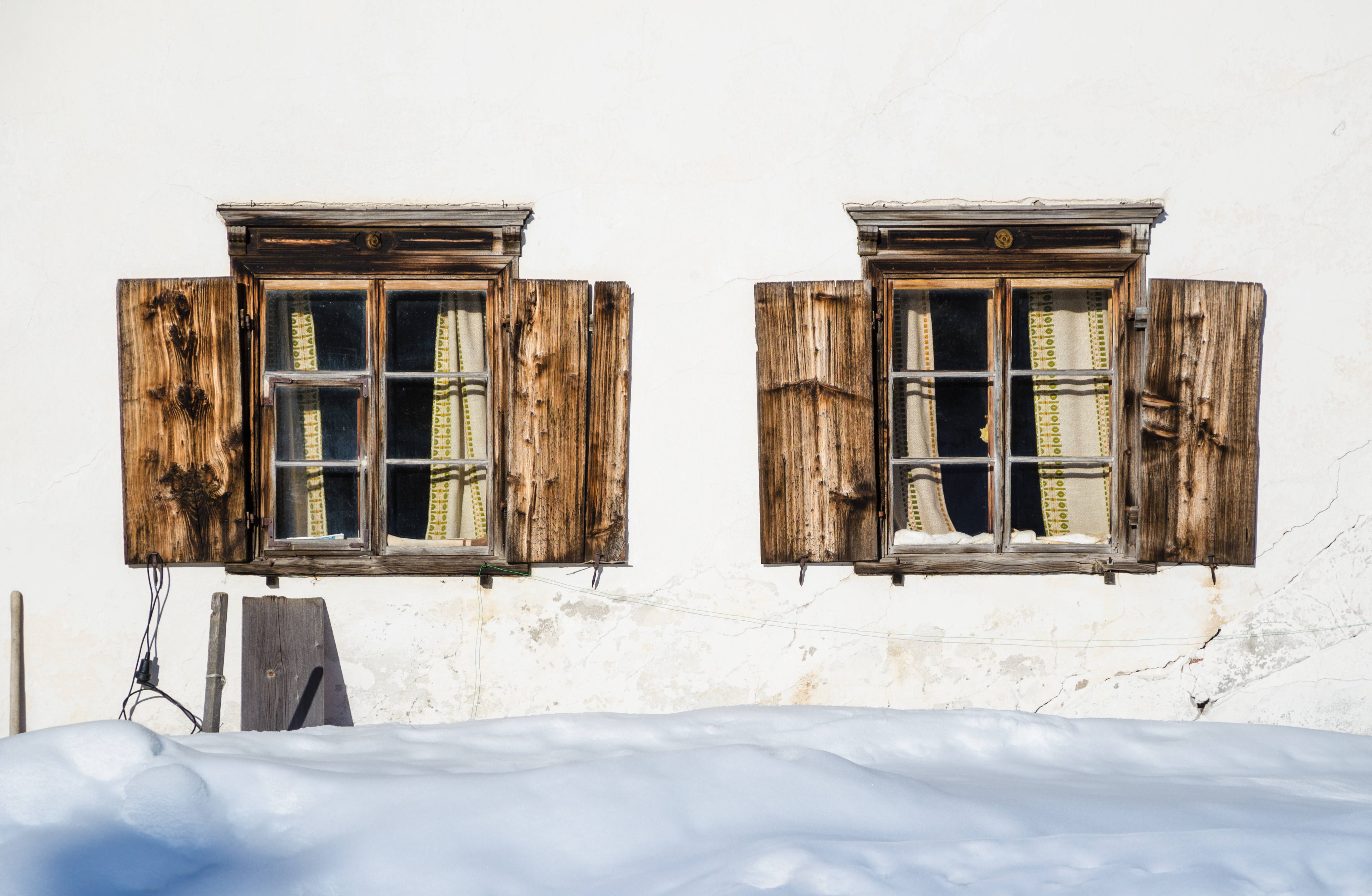 wooden windows, yellow curtains, snow-covered white wall, 4K Desktop Wallpaper