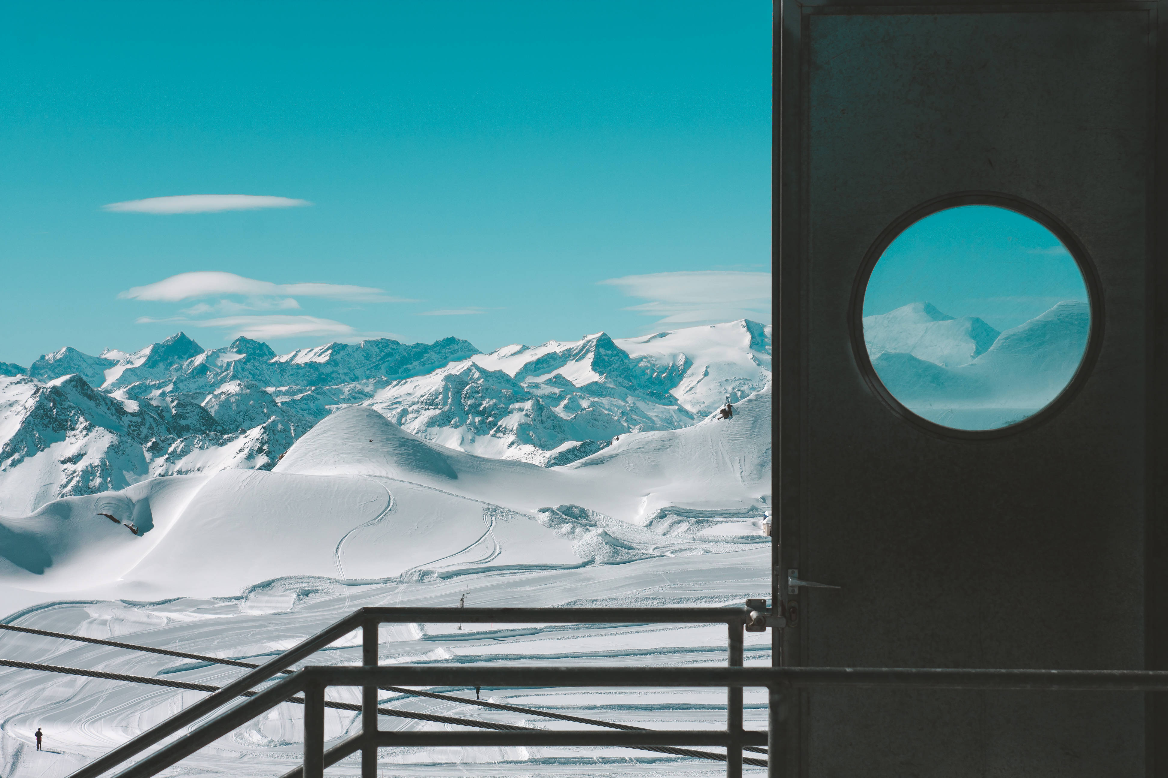 Windows Winter, circular porthole, dark structure, 4K Desktop Wallpaper