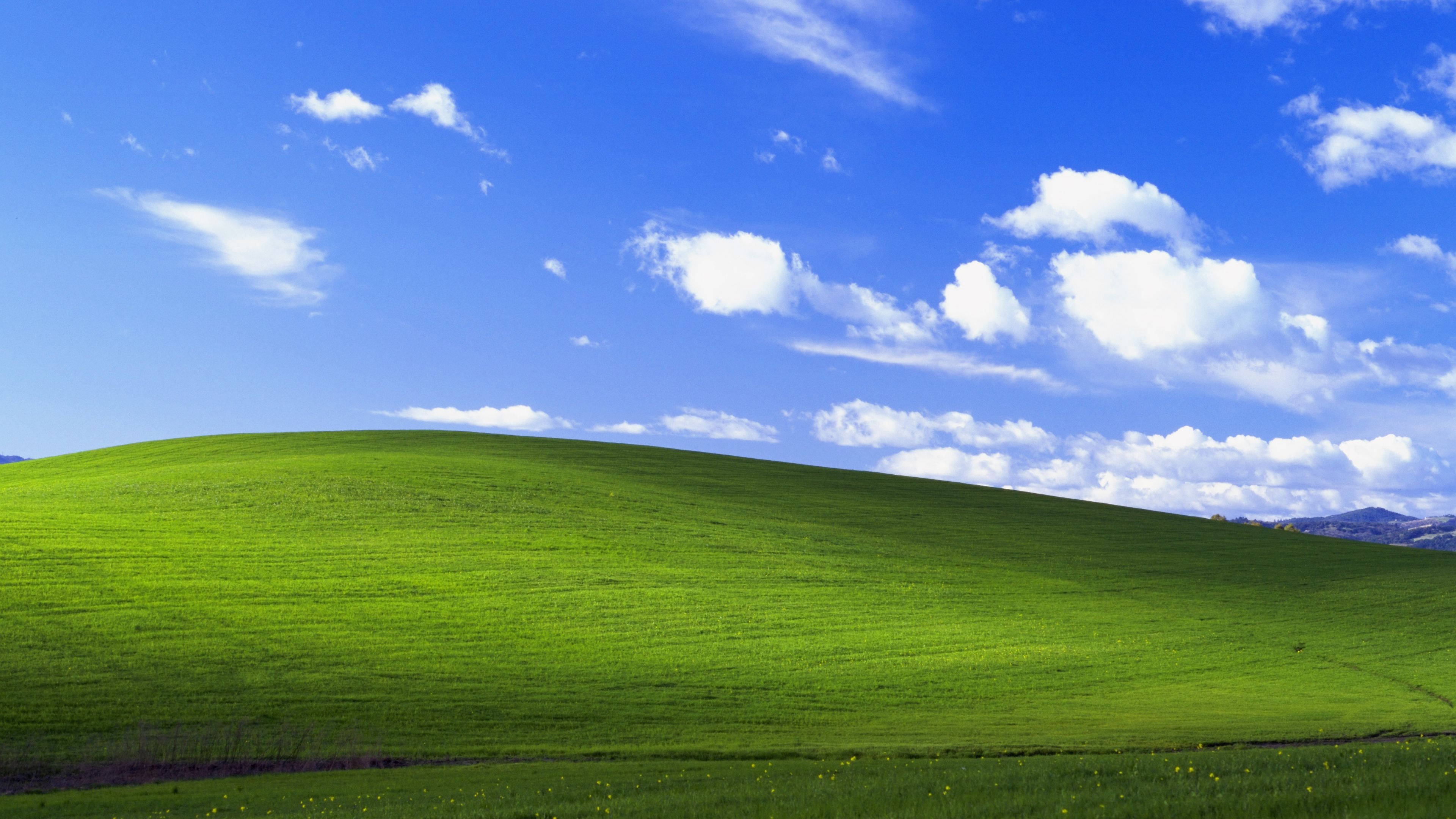Windows XP, green hill, bright blue sky, 4K Desktop Wallpaper