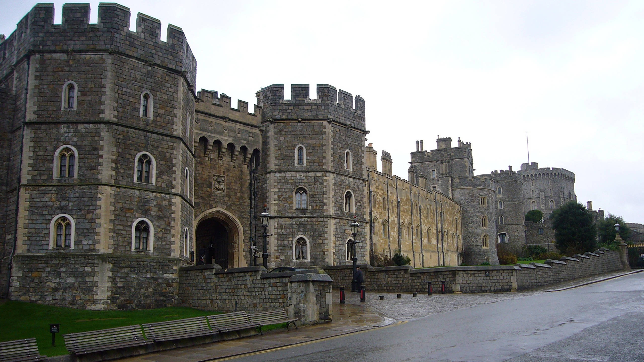 Windsor Castle, medieval stone castle, turrets, 2K Desktop Wallpaper