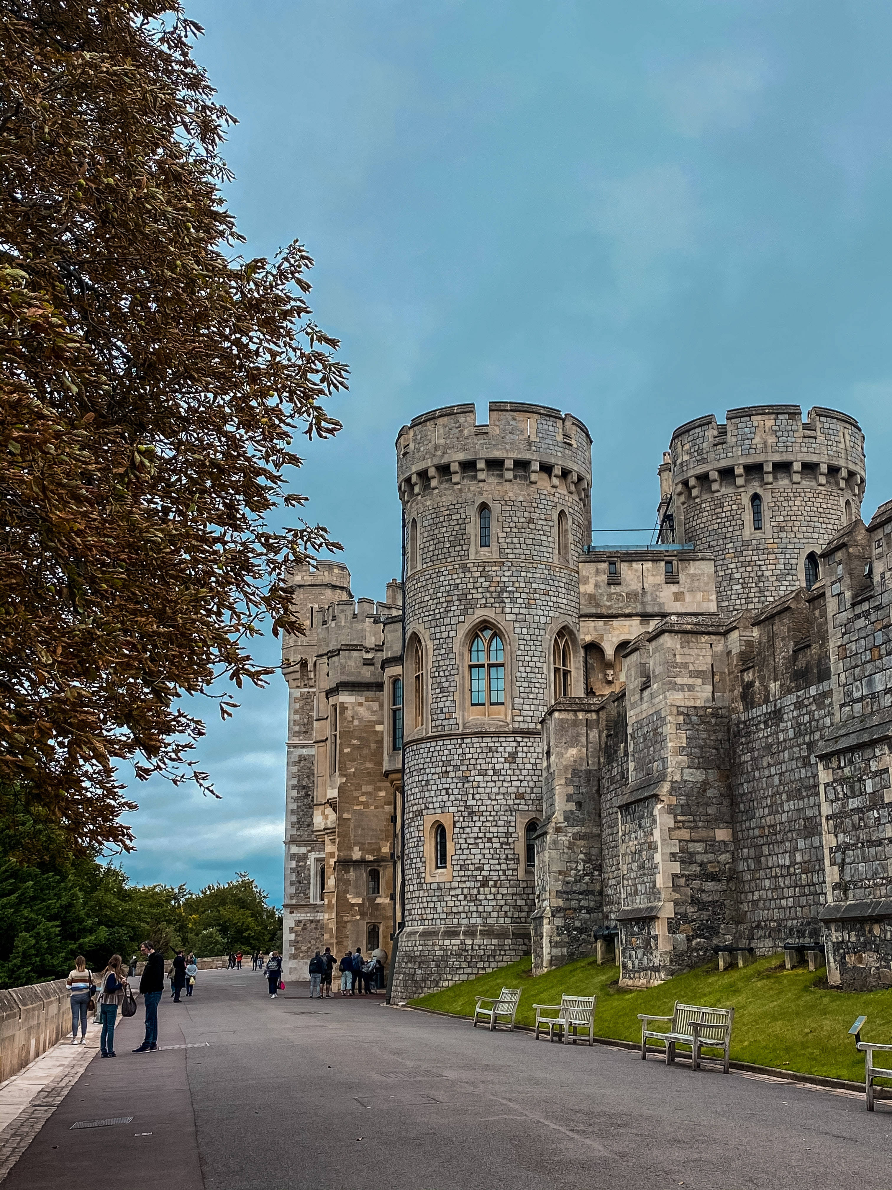 Windsor Castle, light blue sky, turrets, 4K Phone Wallpaper
