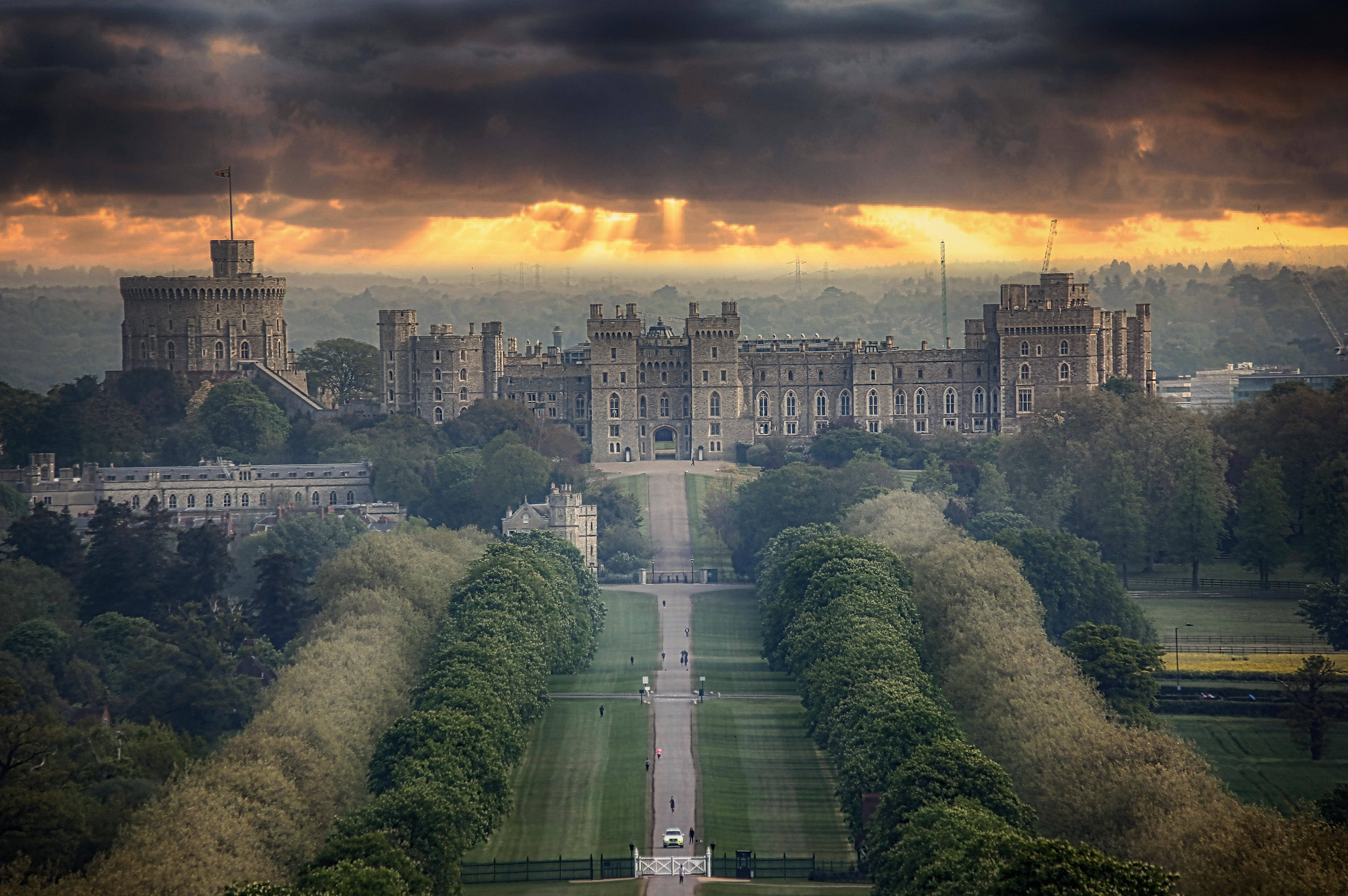 Windsor Castle, orange sunset sky, stormy sky, 4K Desktop Wallpaper