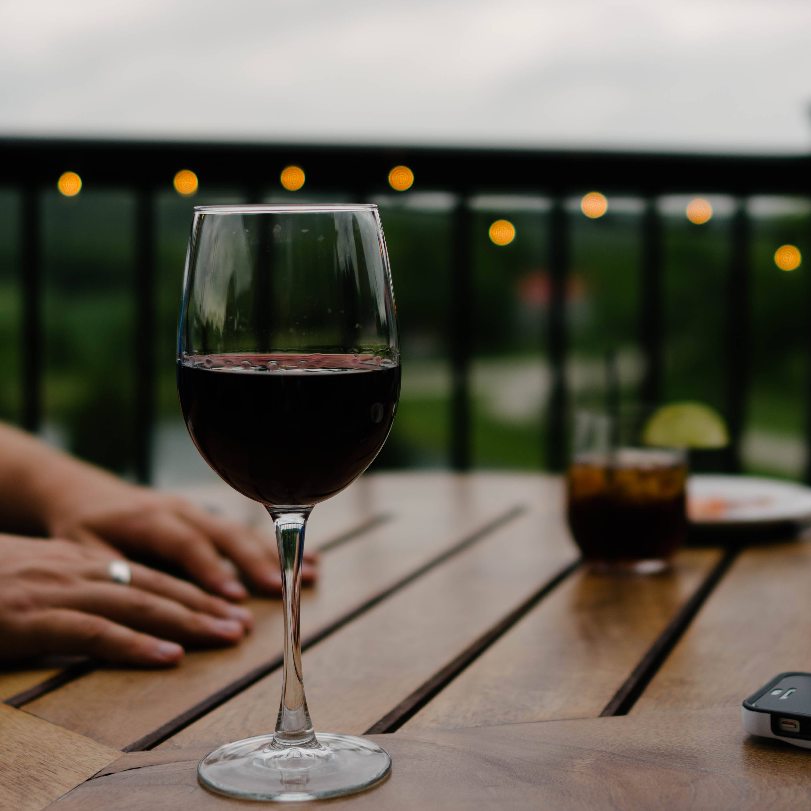red wine, wooden table, hand with a ring, 2K Desktop Wallpaper