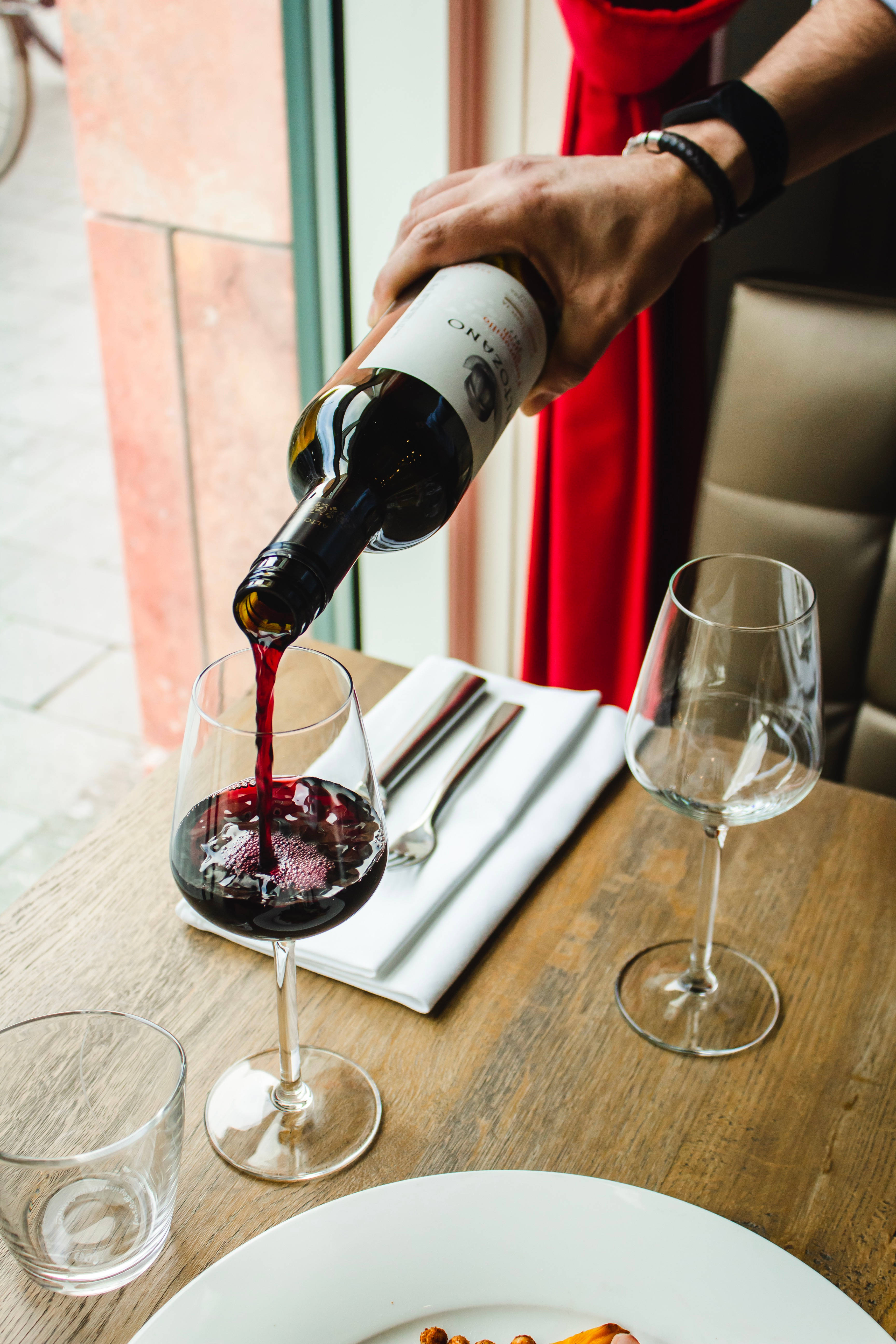 red wine, glass, wooden table, 5K Phone Wallpaper