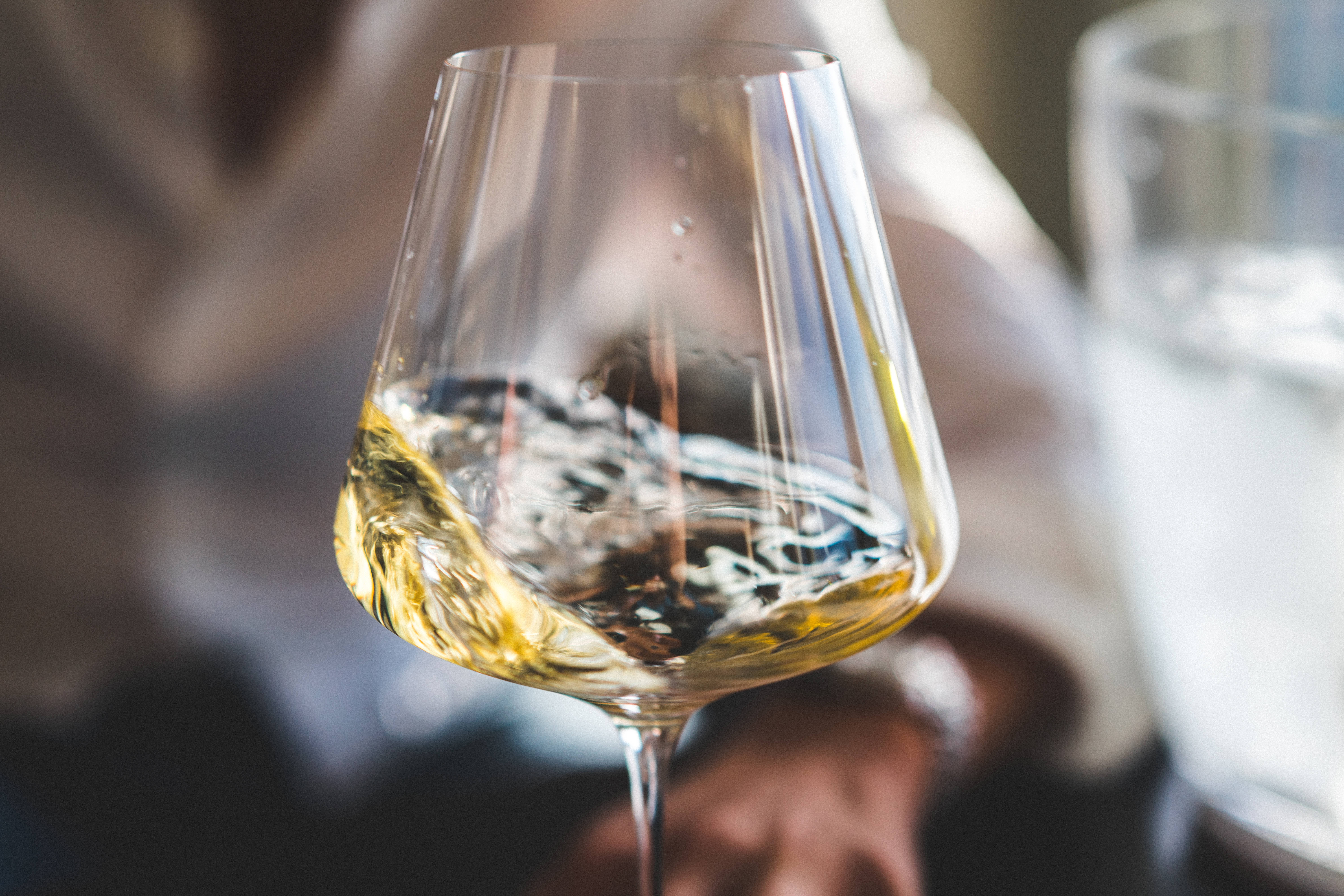 fancy white wine, golden liquid, bubbles, 5K Desktop Wallpaper