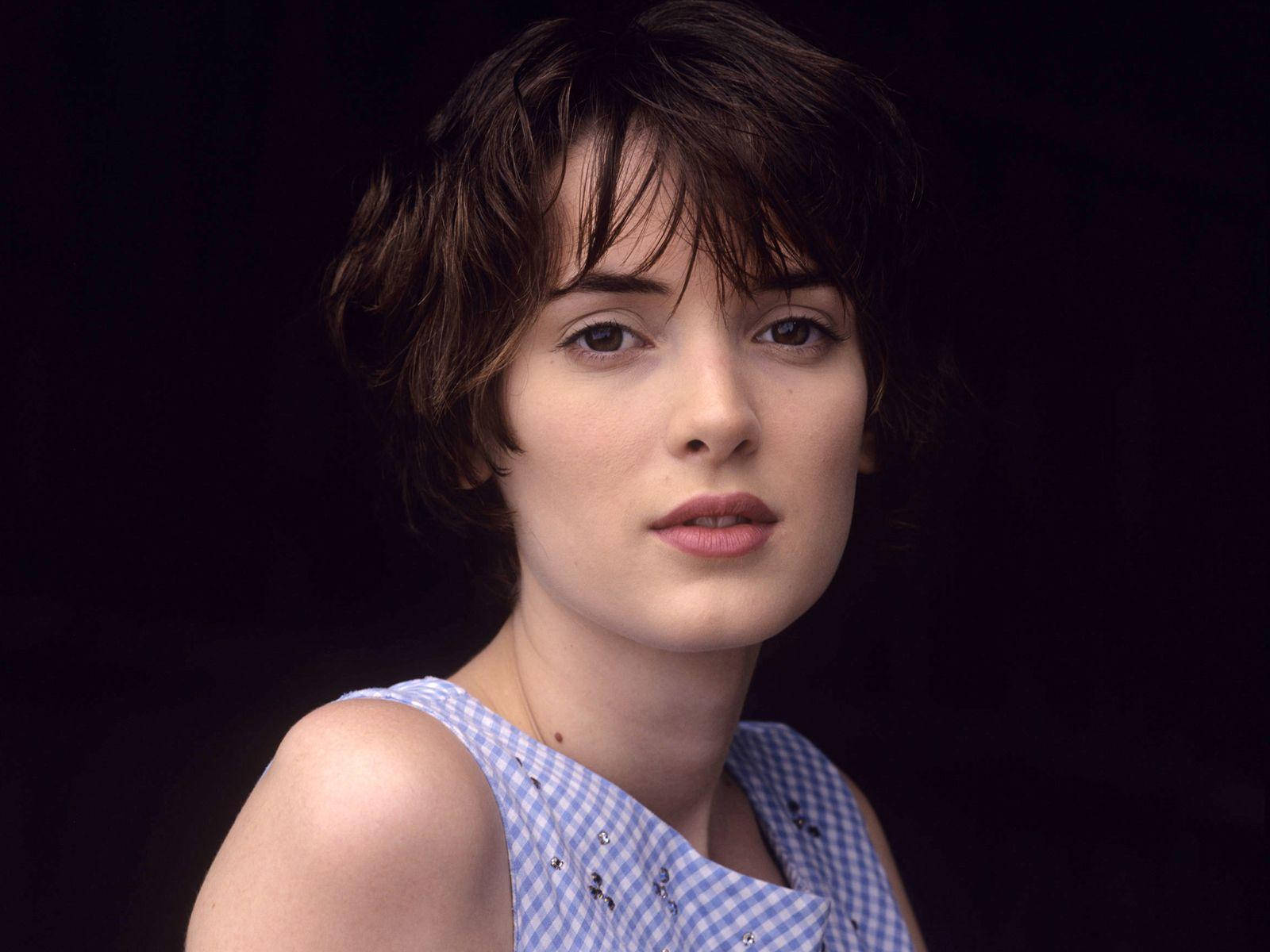 Winona Ryder, short brown hair, blue checkered top, HD Desktop Wallpaper